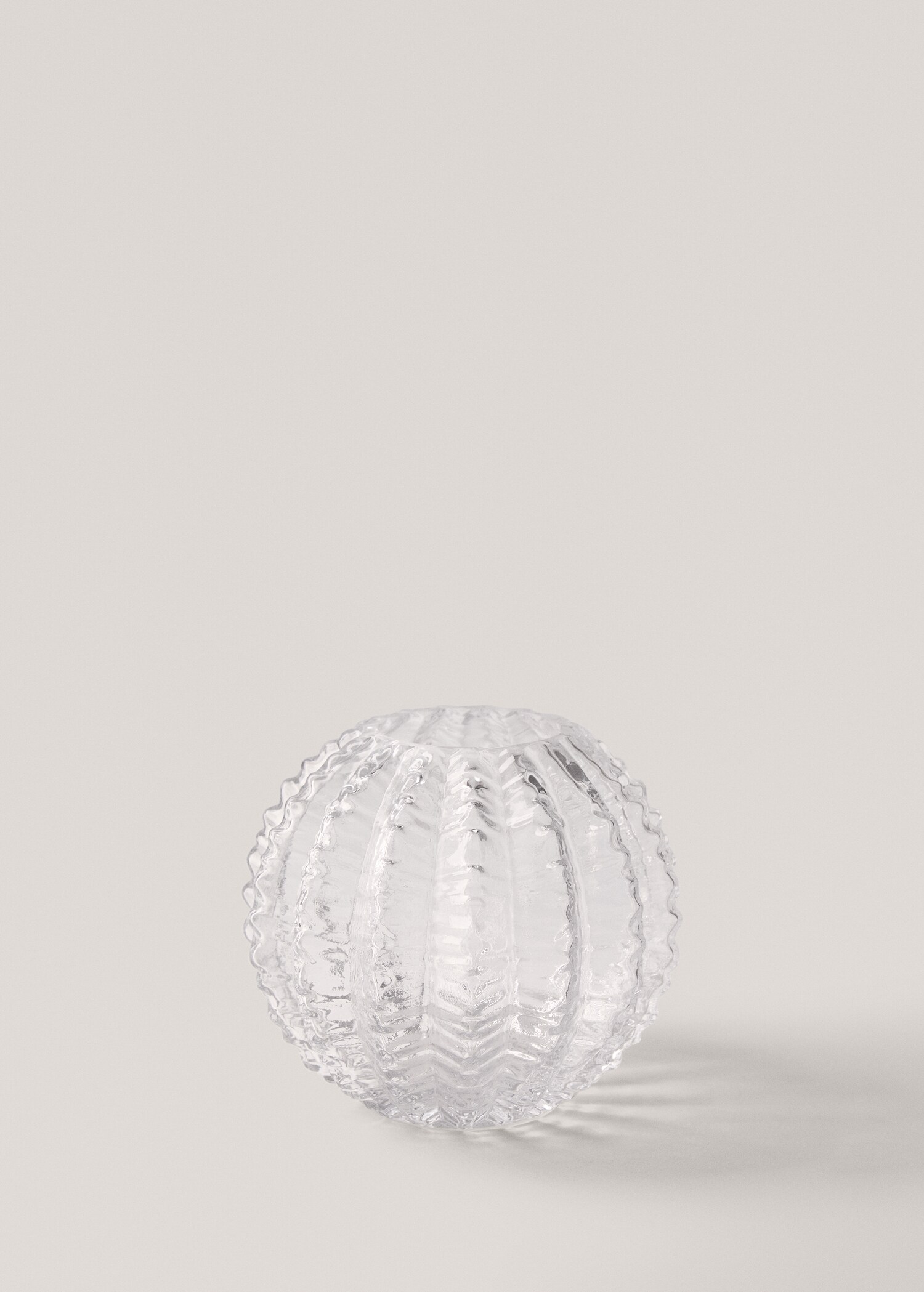 Round glass vase with relief - Article without model