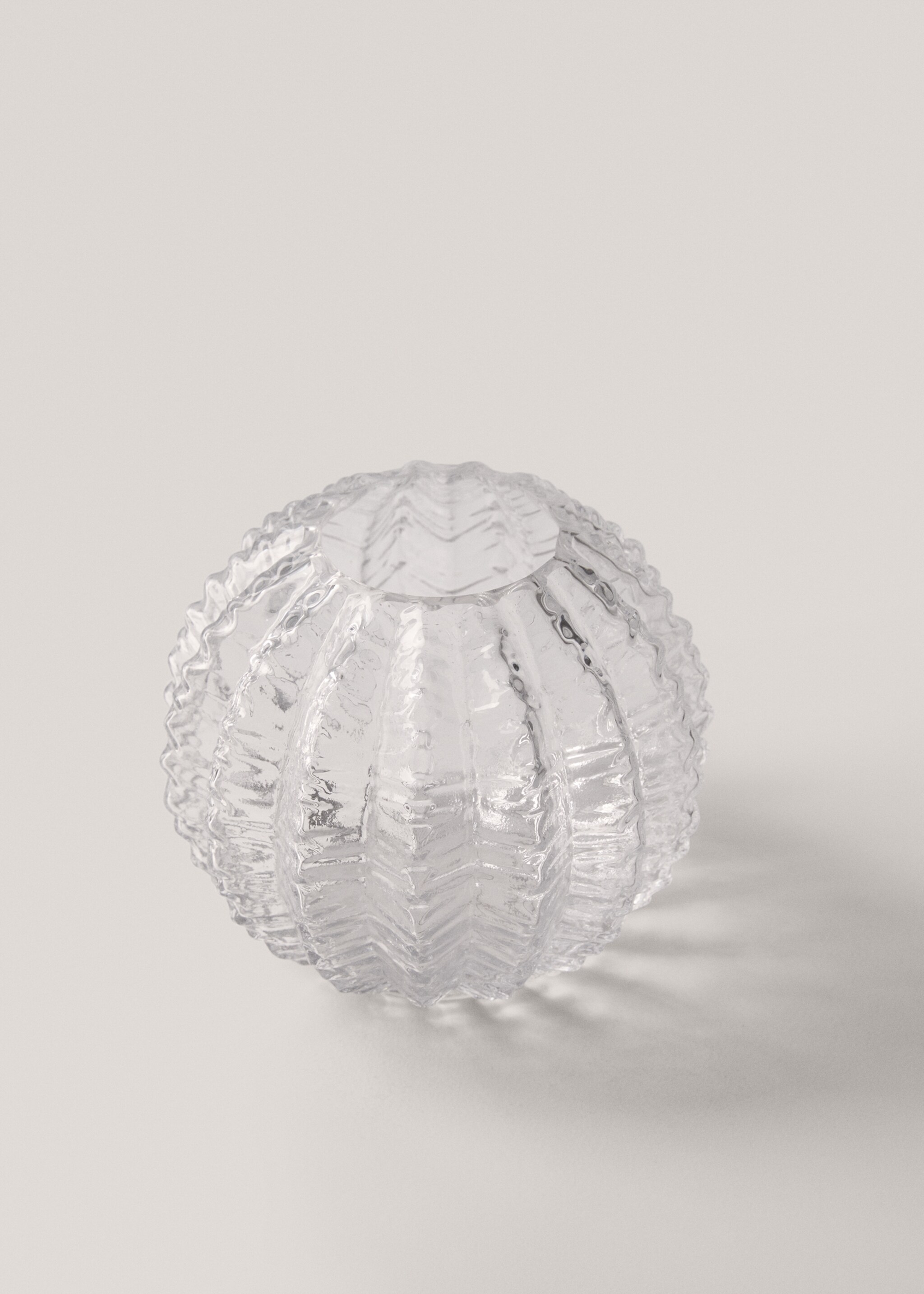 Round glass vase with relief - Details of the article 1