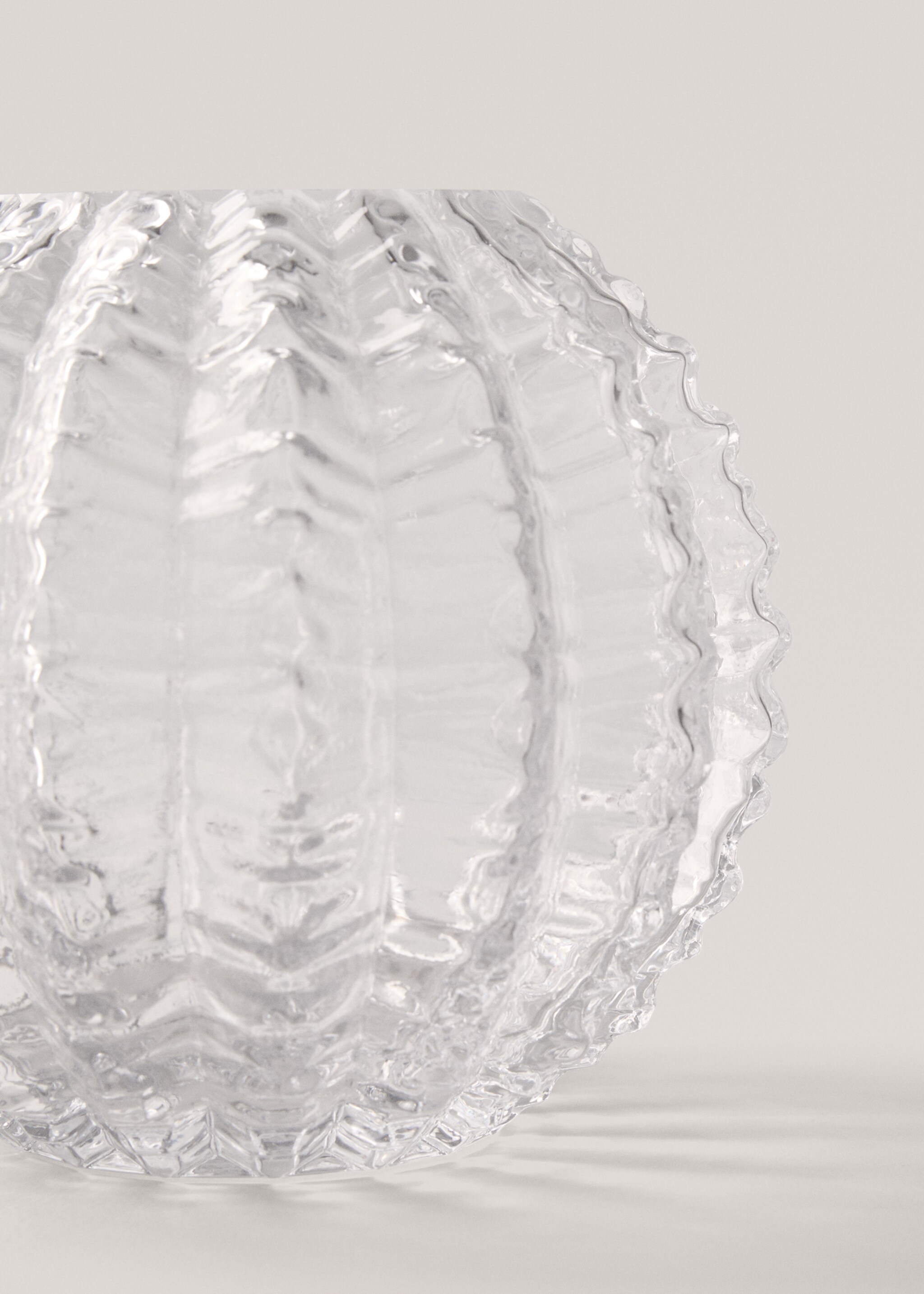 Round glass vase with relief - Details of the article 2