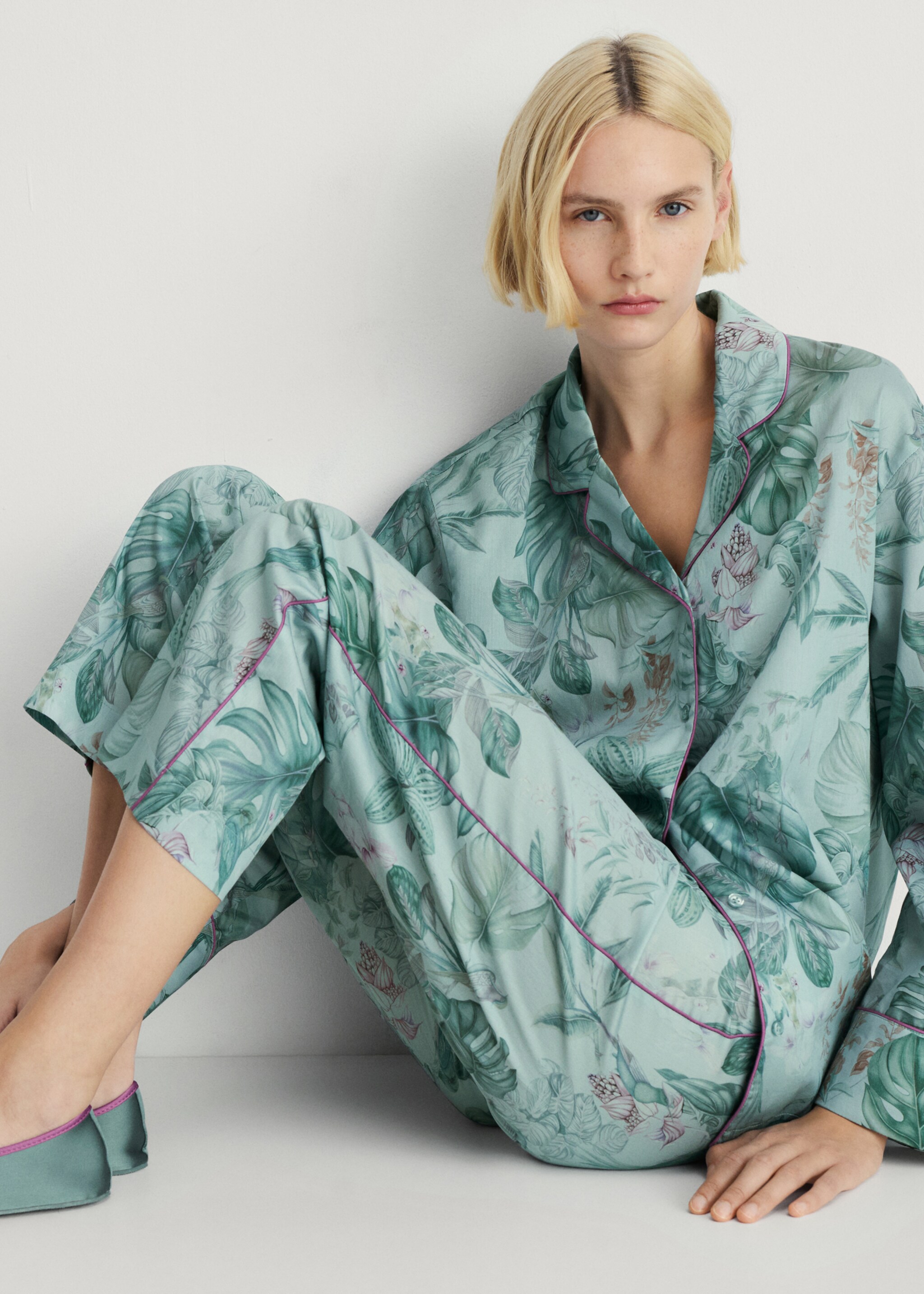 Pyjamahose mit Tropical Print - Detail des Artikels 2