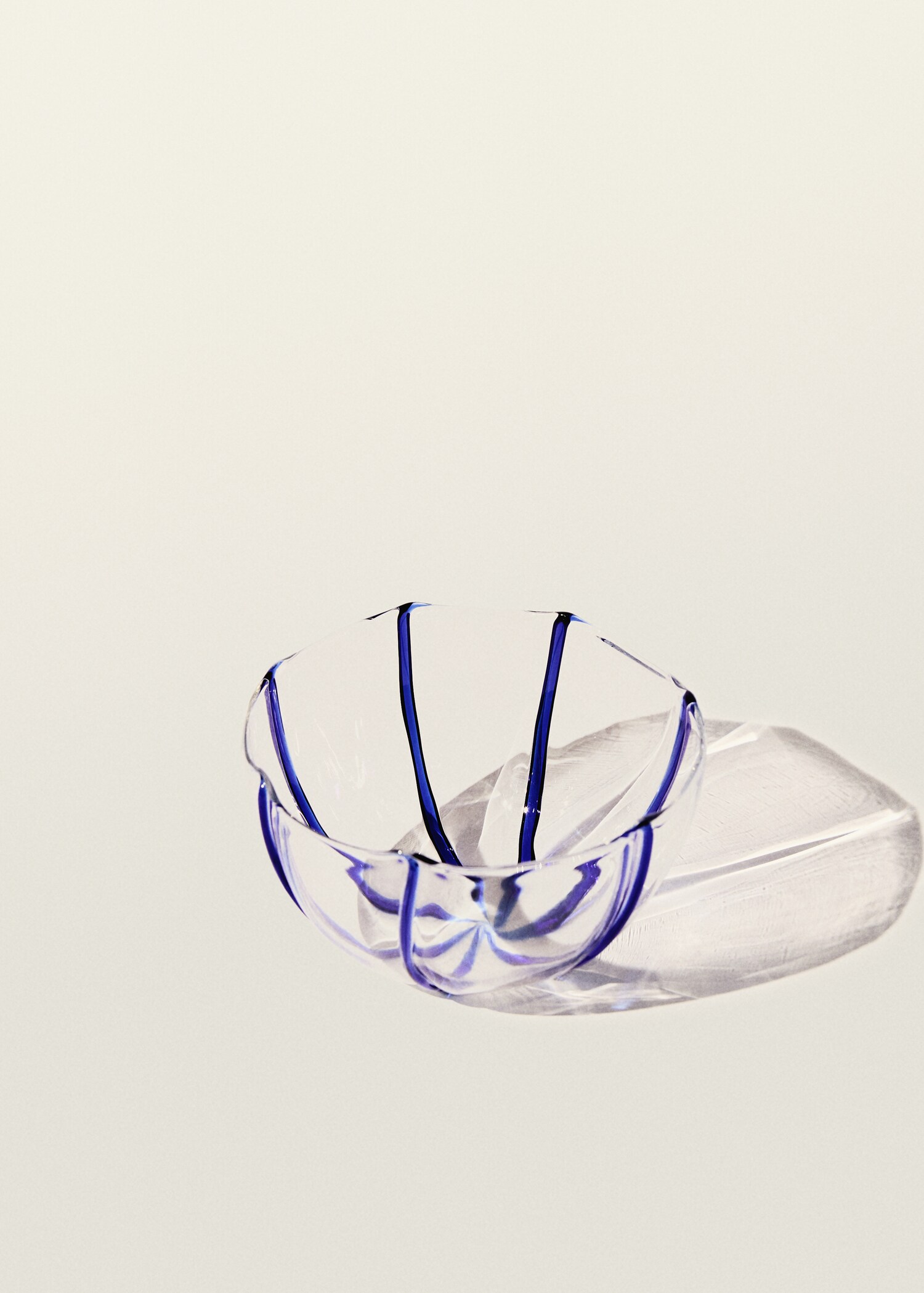 Borosilicate bowl with coloured lines - Details of the article 8