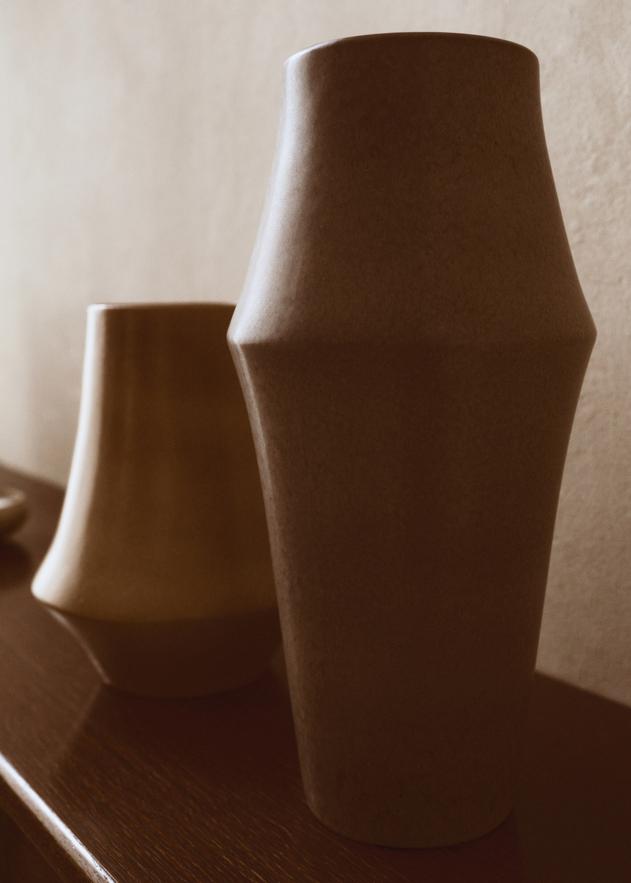 Medium totem vase - Details of the article 6