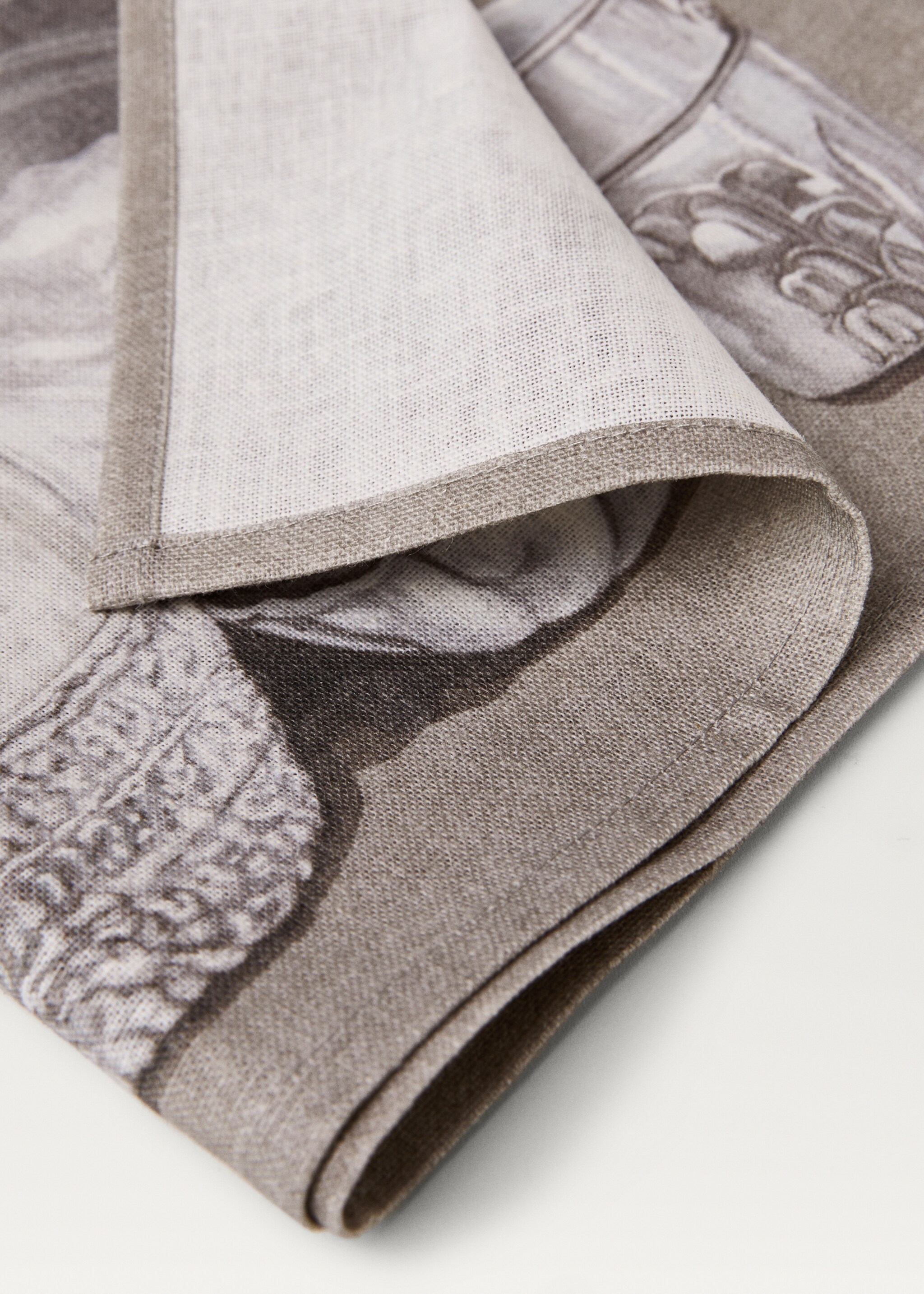 Cotton linen napkins with tableware print - Details of the article 3
