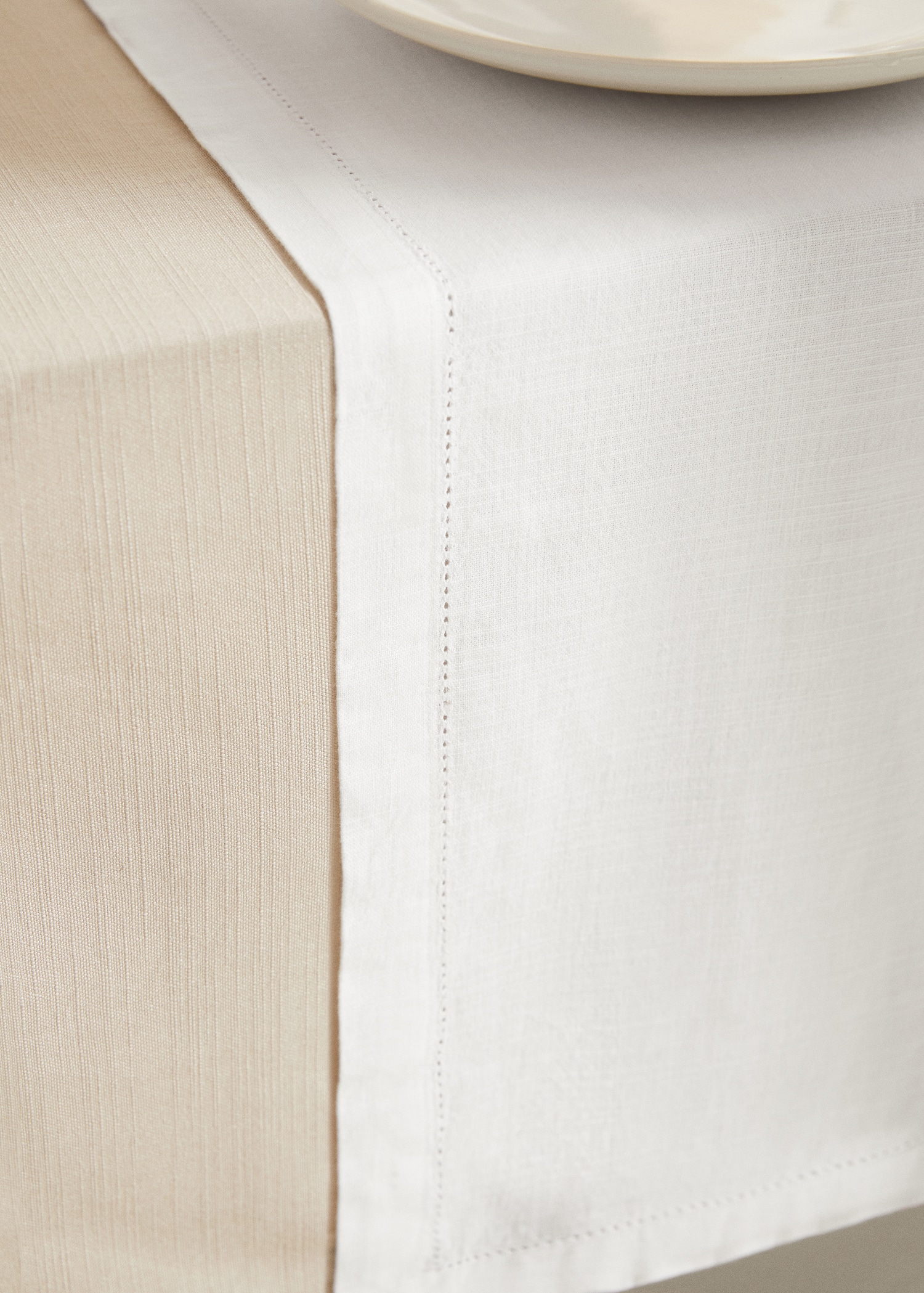 Cotton table runner with hemstitch detail - Details of the article 7
