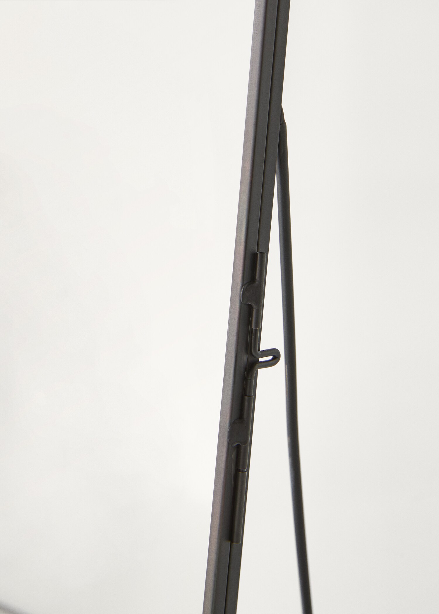 Cadre en métal triangulaire sur pied taille moyenne - Détail de l'article 2