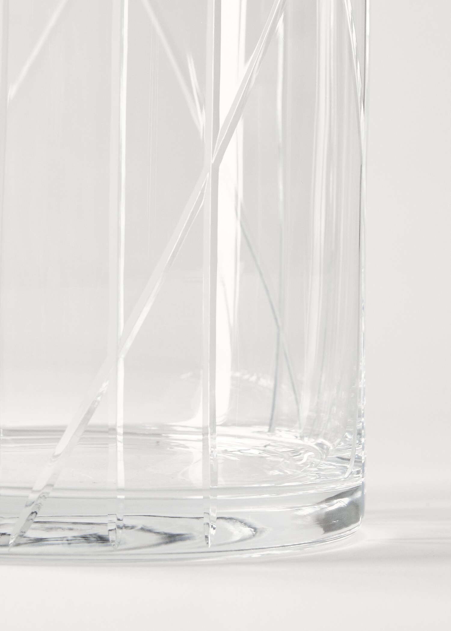 Hand-blown carved glass vase - Details of the article 2