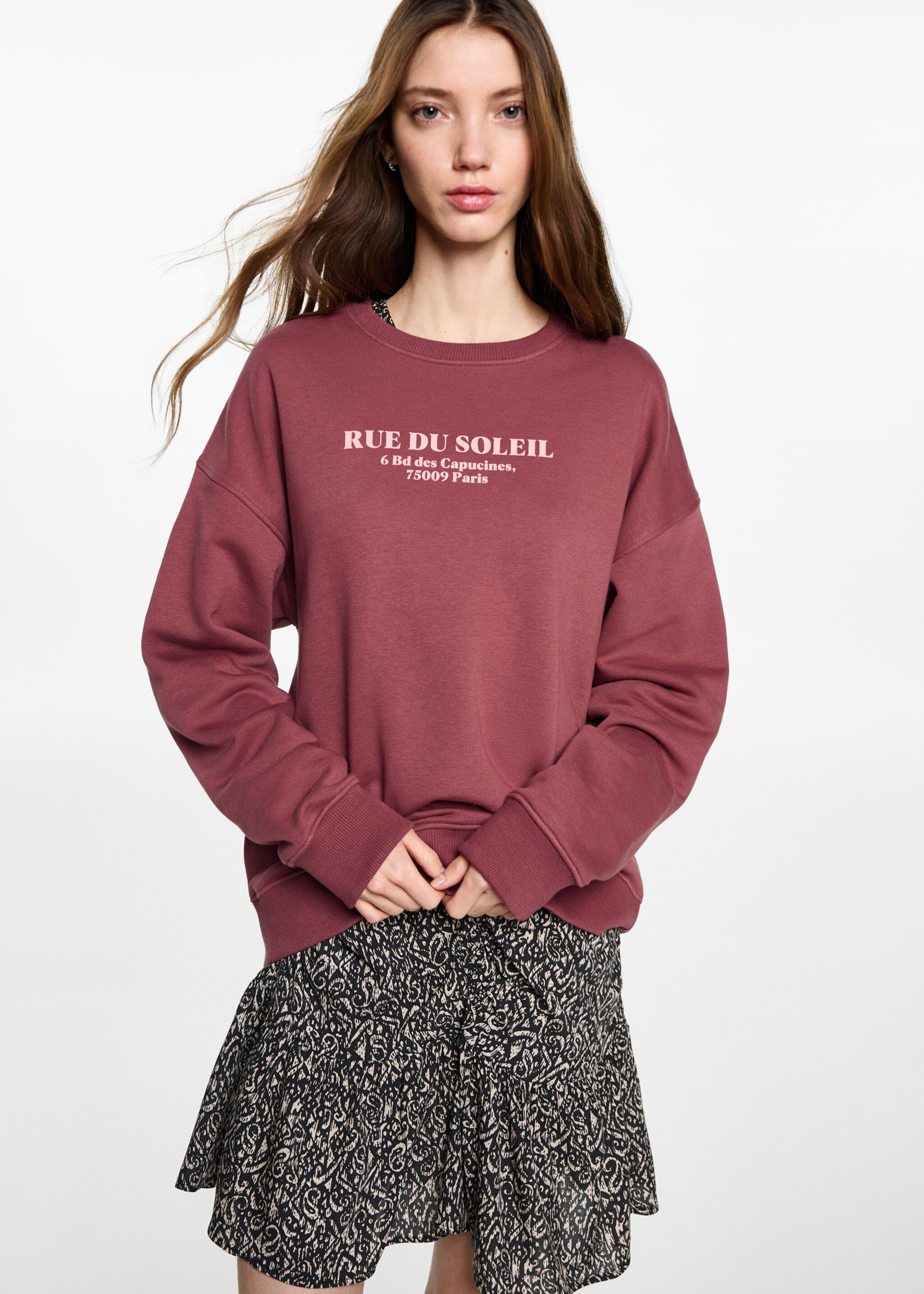 Sudadera mensaje - Plano medio