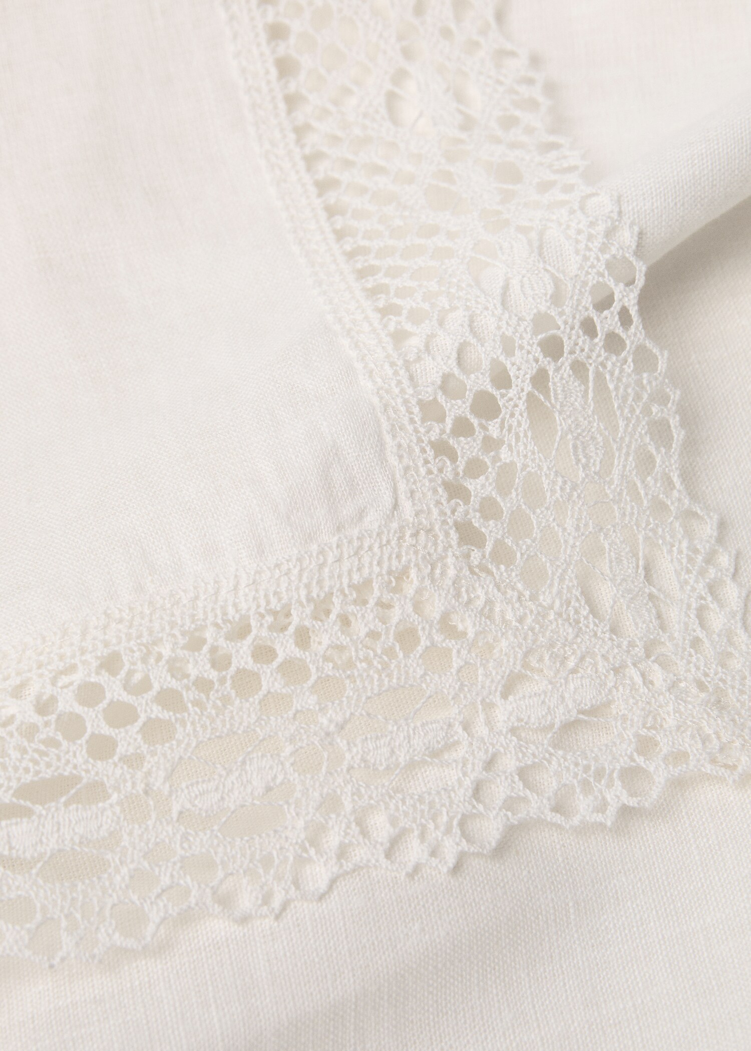 Nappe en lin et dentelle pour 8 à 10 convives - Détail de l'article 2