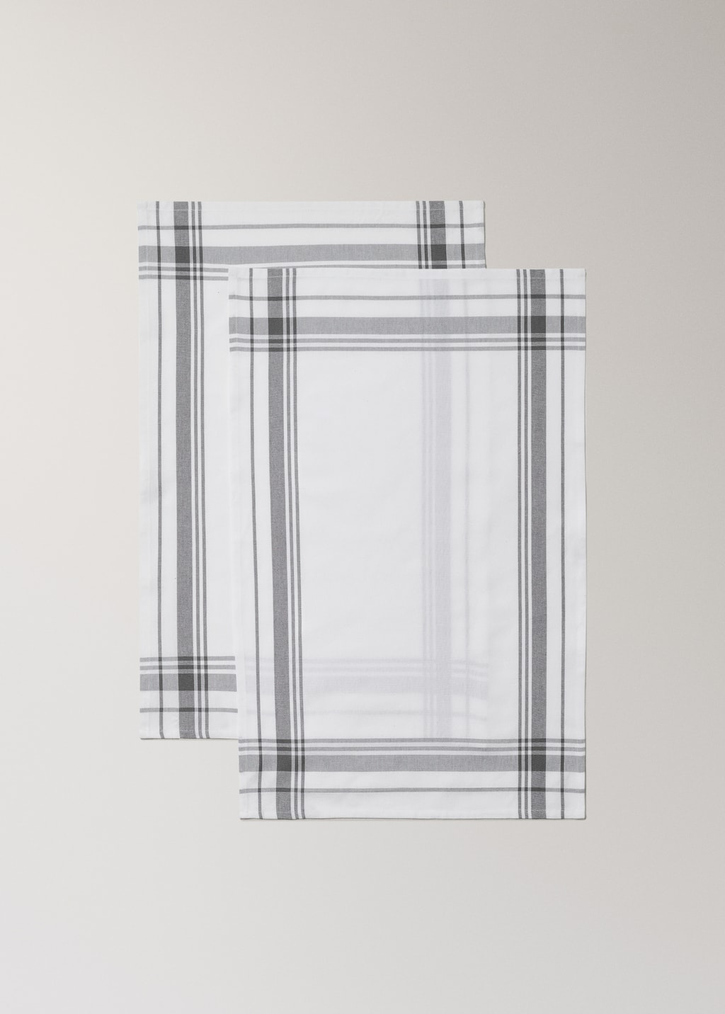 Cotton yarn-dyed kitchen towels with geometric design