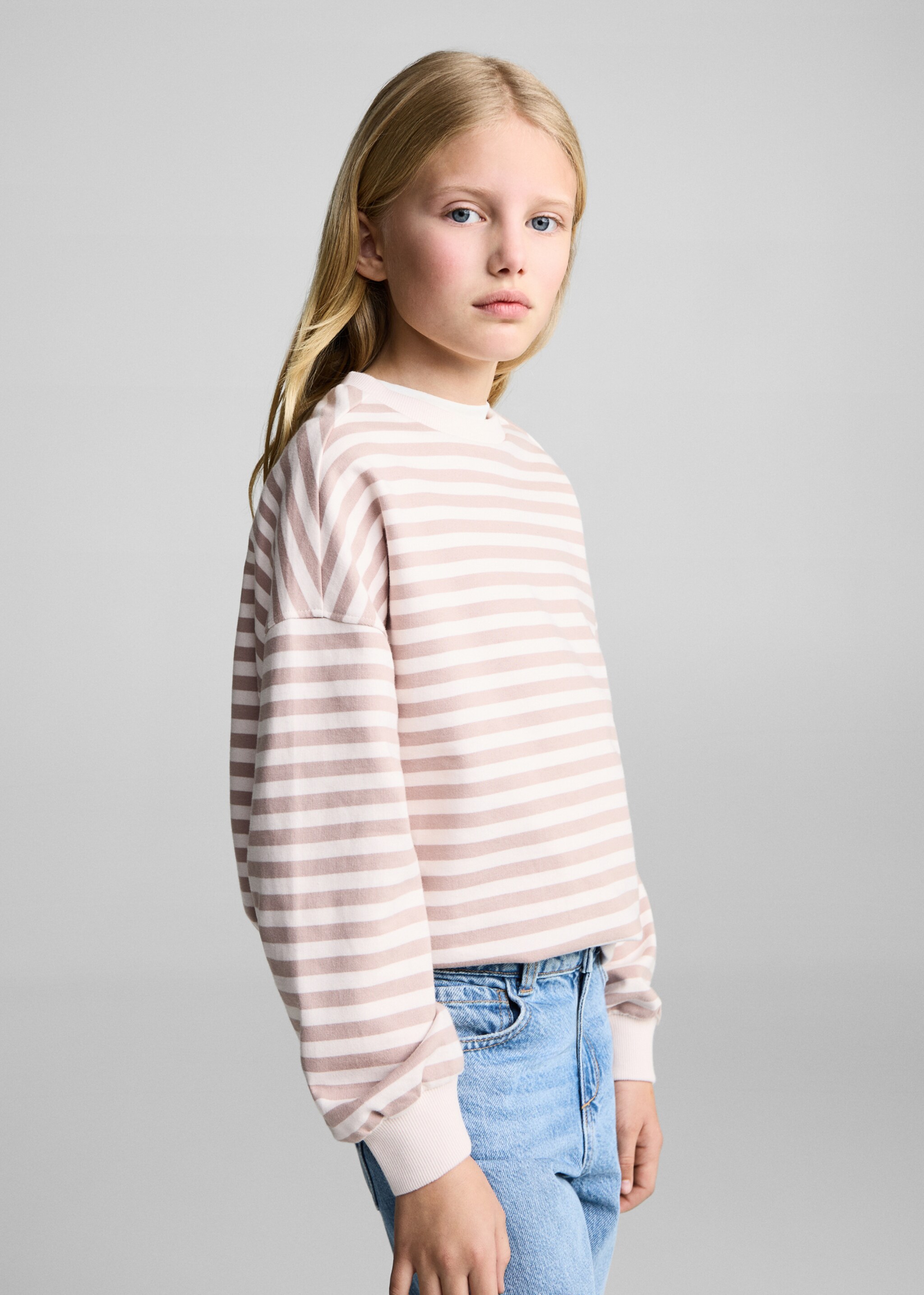 Randig sweatshirt i bomull - Bild av mittparti