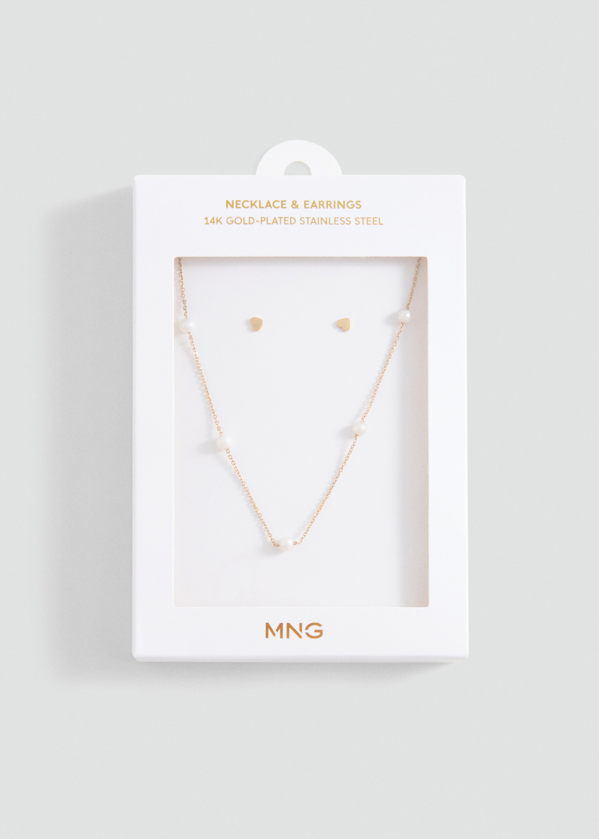 Ensemble collier et boucles d'oreilles - Plan moyen
