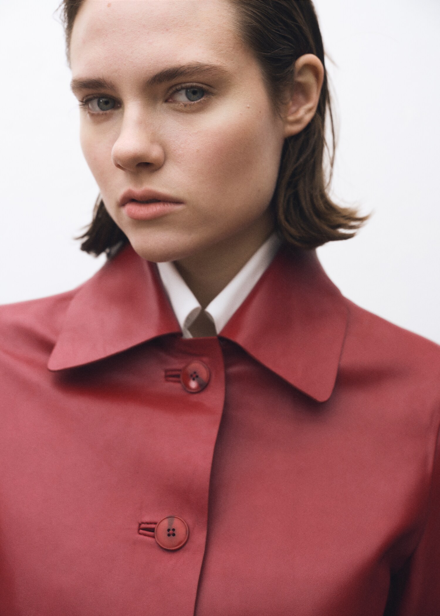 Buttoned leather jacket - Details of the article 1