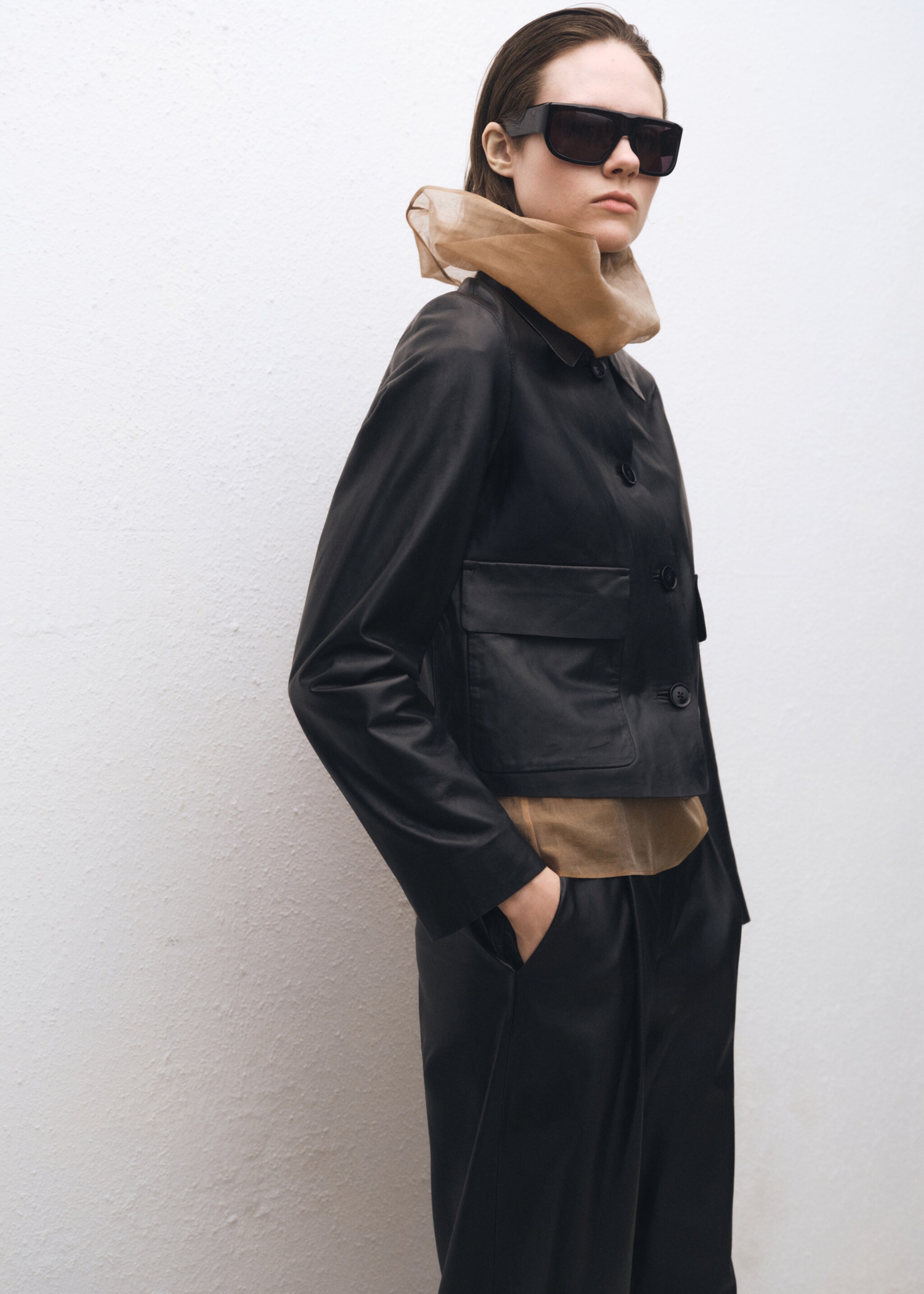 Buttoned leather jacket - Medium plane