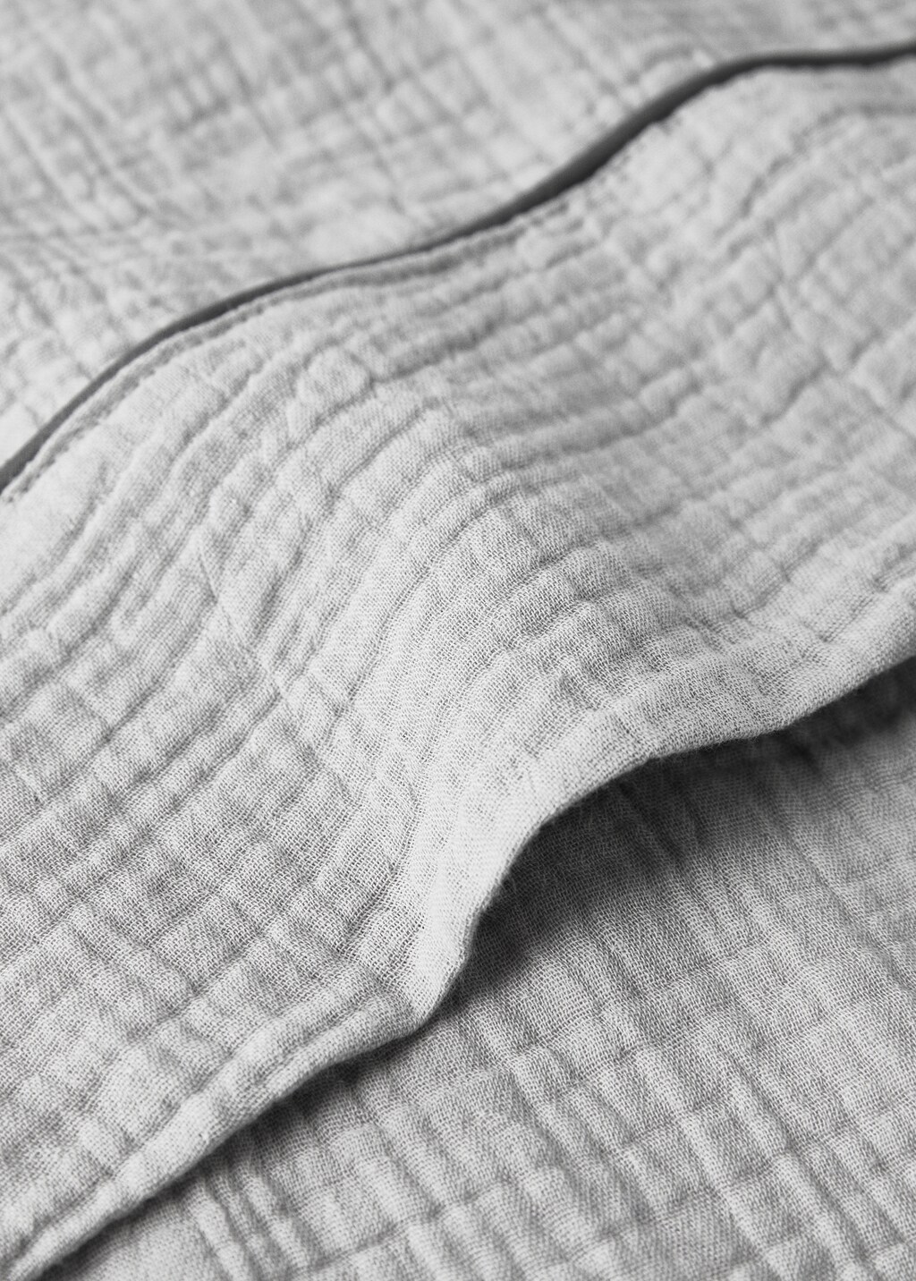 Cotton chiffon top sheet with contrast piping for cot