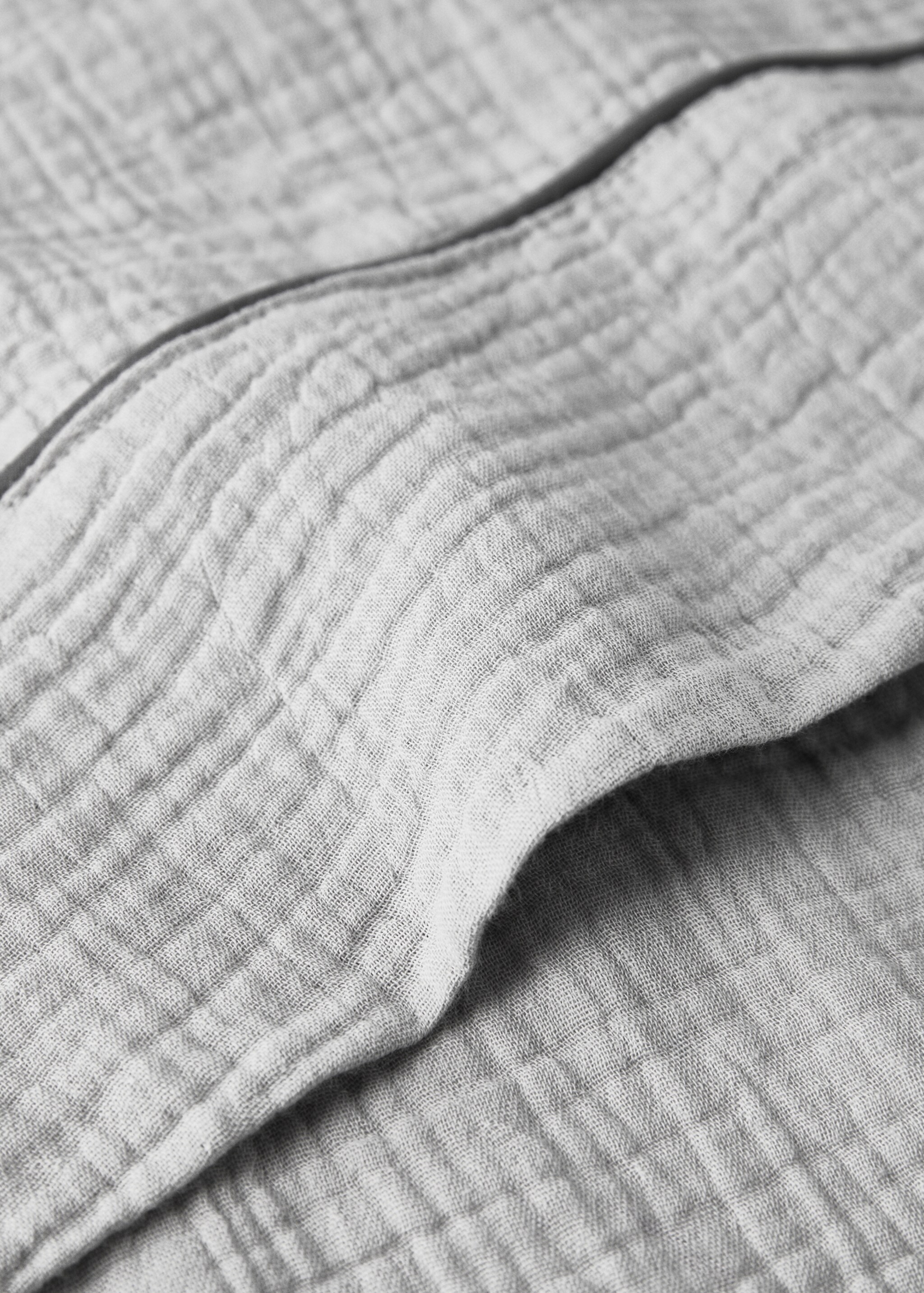 Cotton chiffon top sheet with contrast piping for cot - Details of the article 1, Light/Pastel Grey. Ref: 87094082-00.