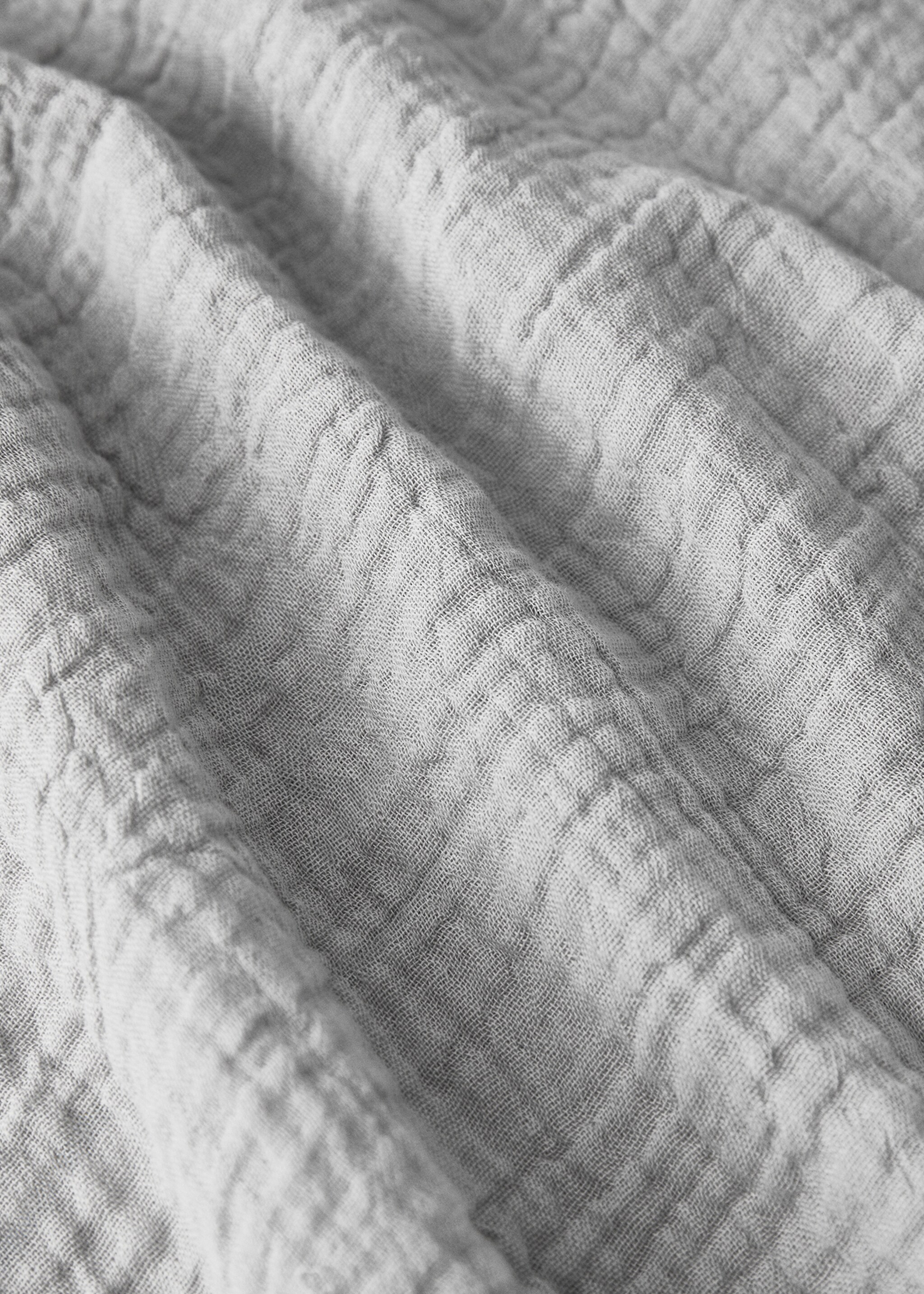 Cotton chiffon top sheet with contrast piping for cot - Details of the article 2, Light/Pastel Grey. Ref: 87094082-00.