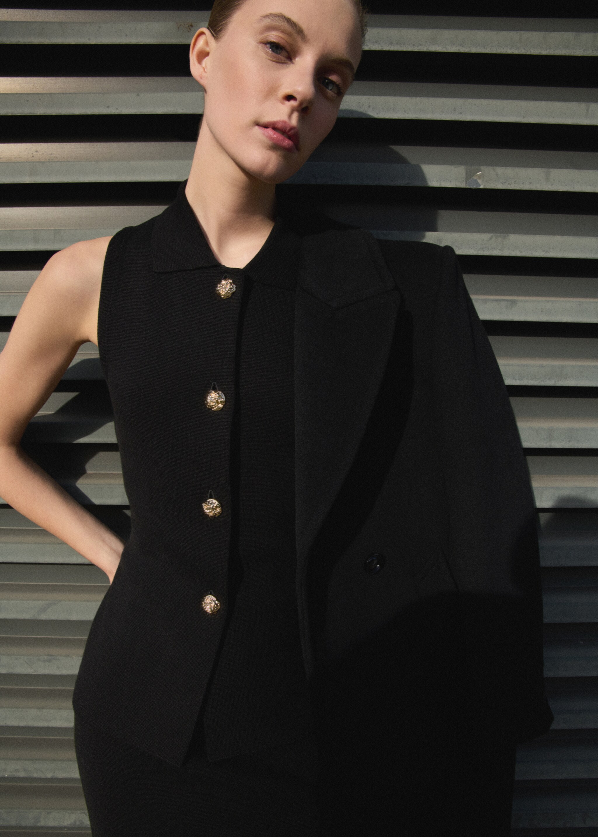 Knitted waistcoat with jewel buttons - Details of the article 6