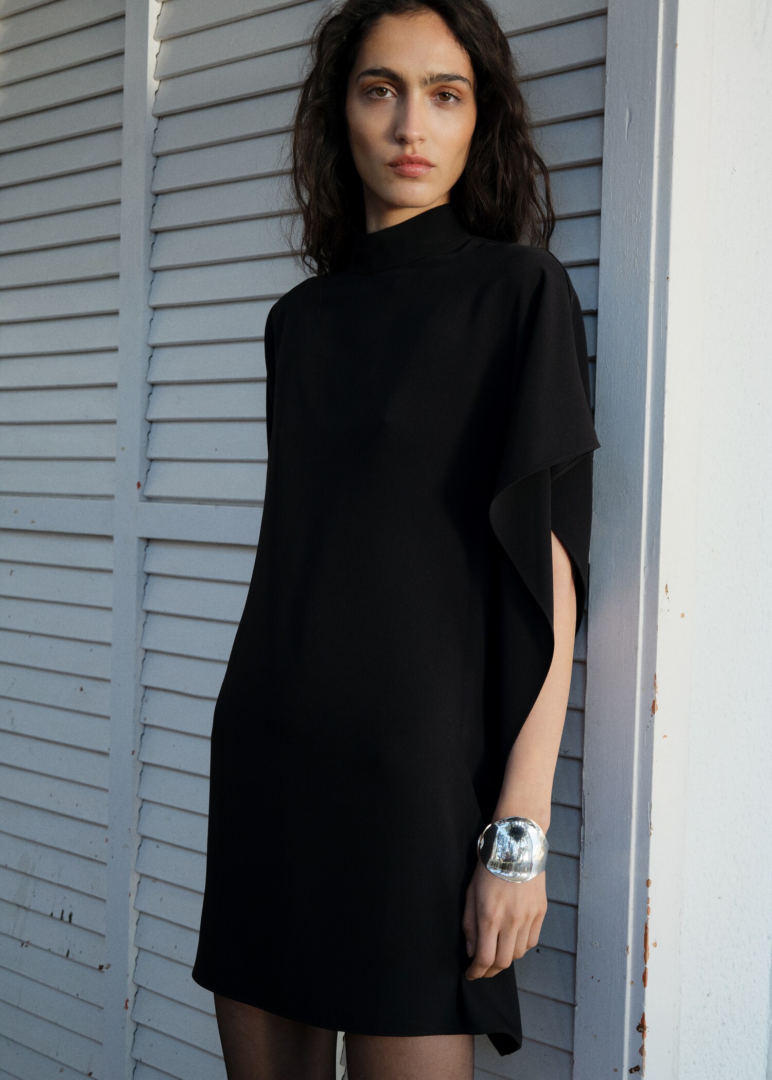 Robe courte manches asymétriques - Verso de l’article