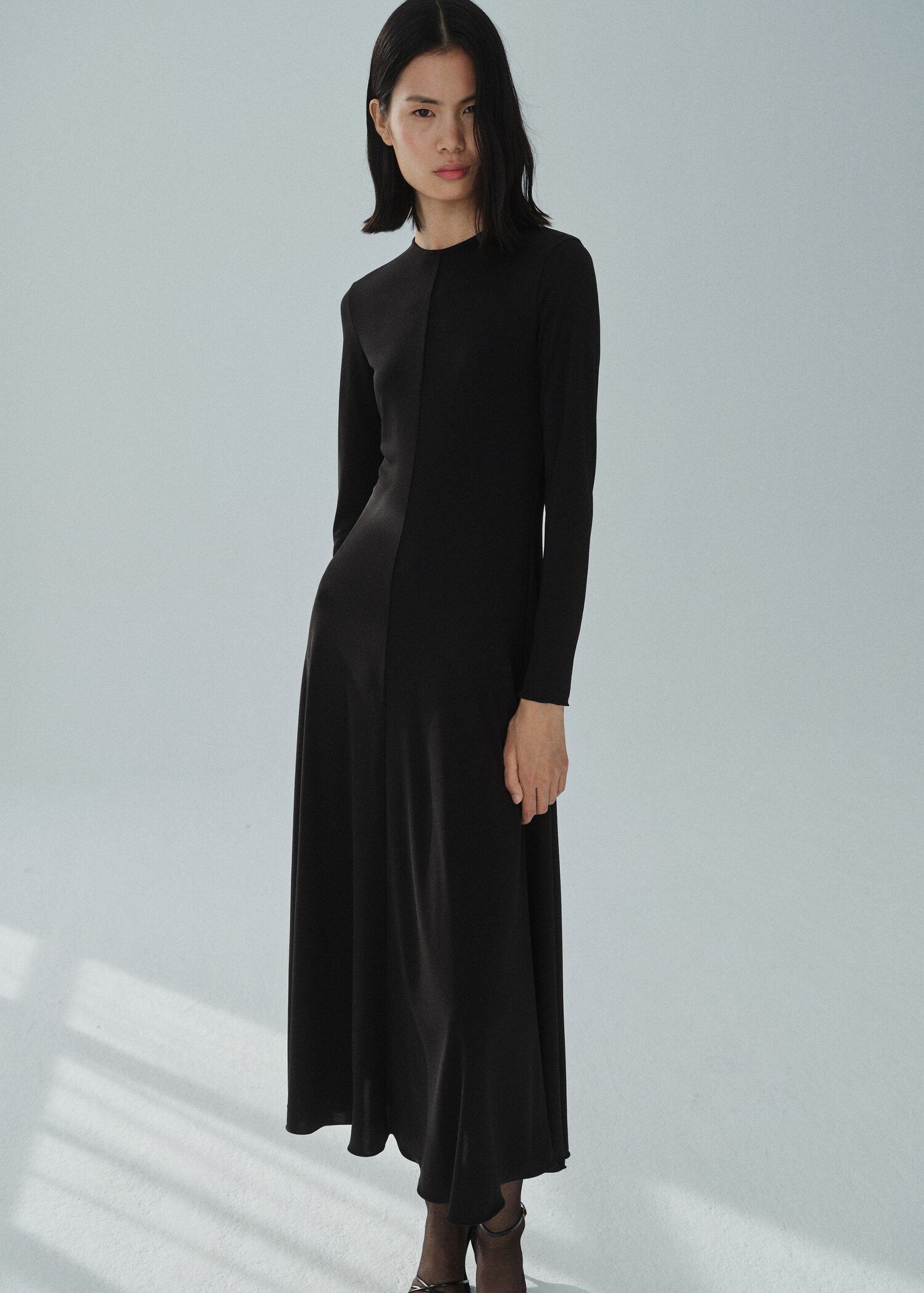 Robe longue évasée en maille - Plan moyen