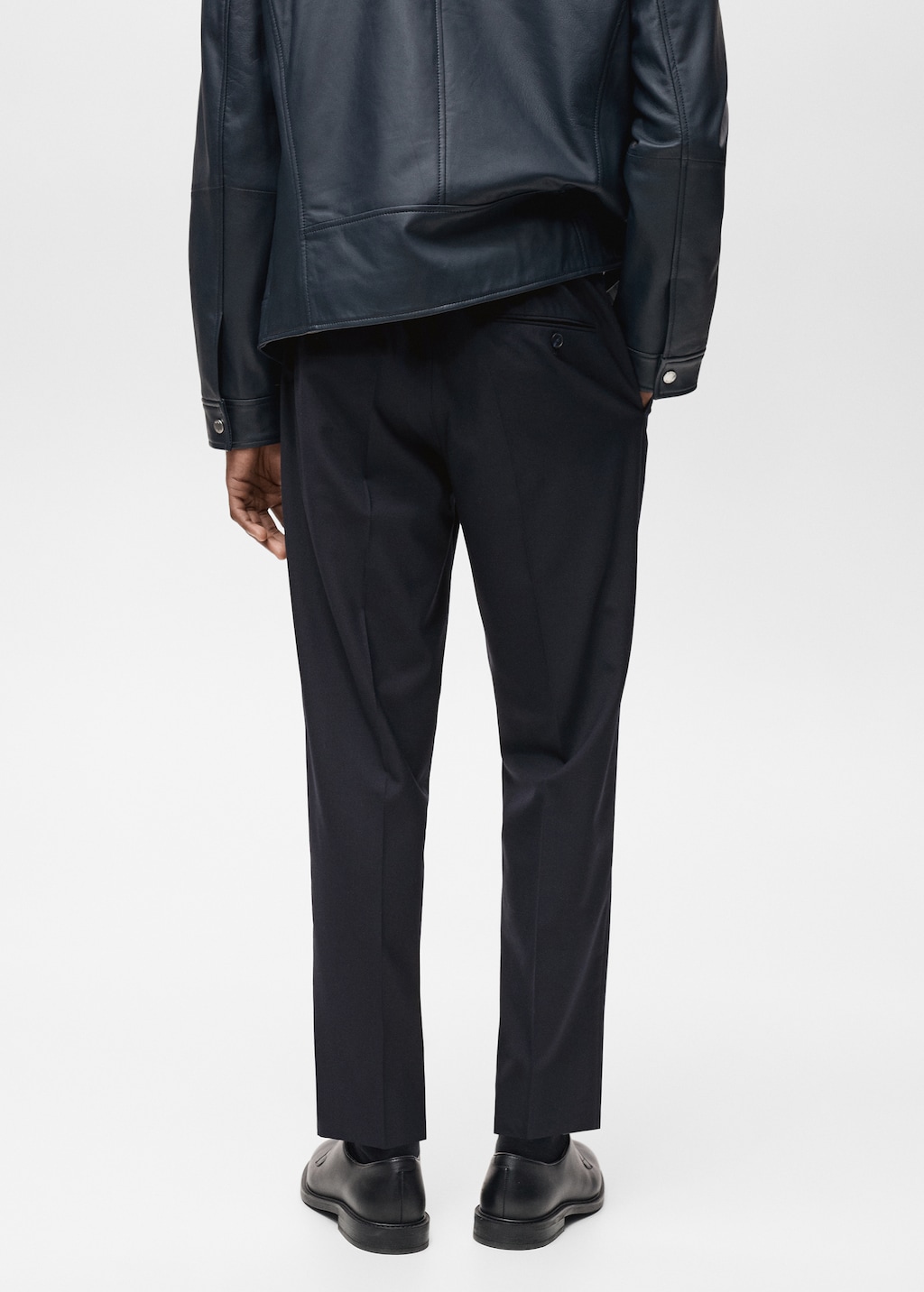 Slim-fit pleated cool wool pants - Men | MANGO USA