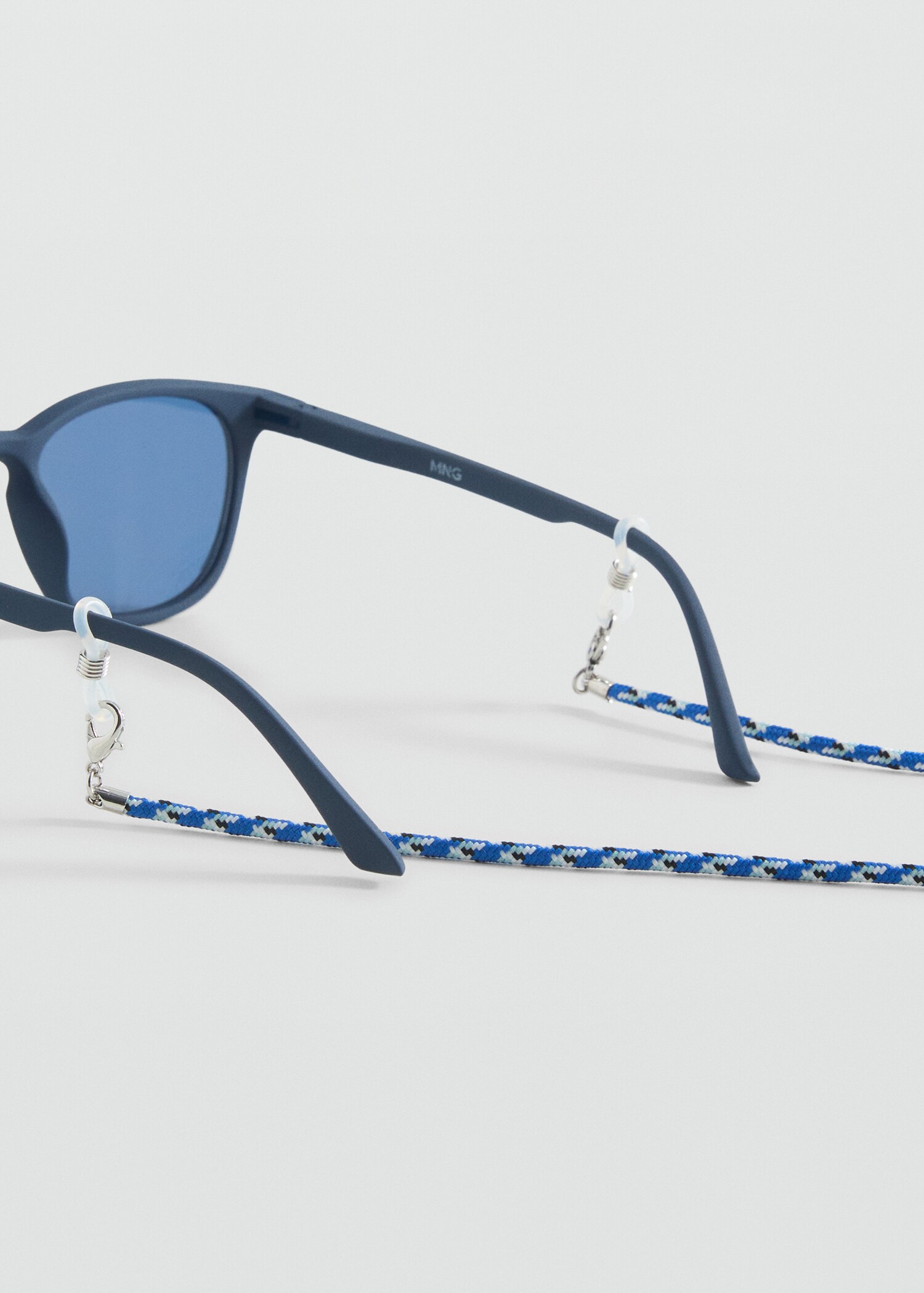 Chaîne tressée lunettes - Plan moyen