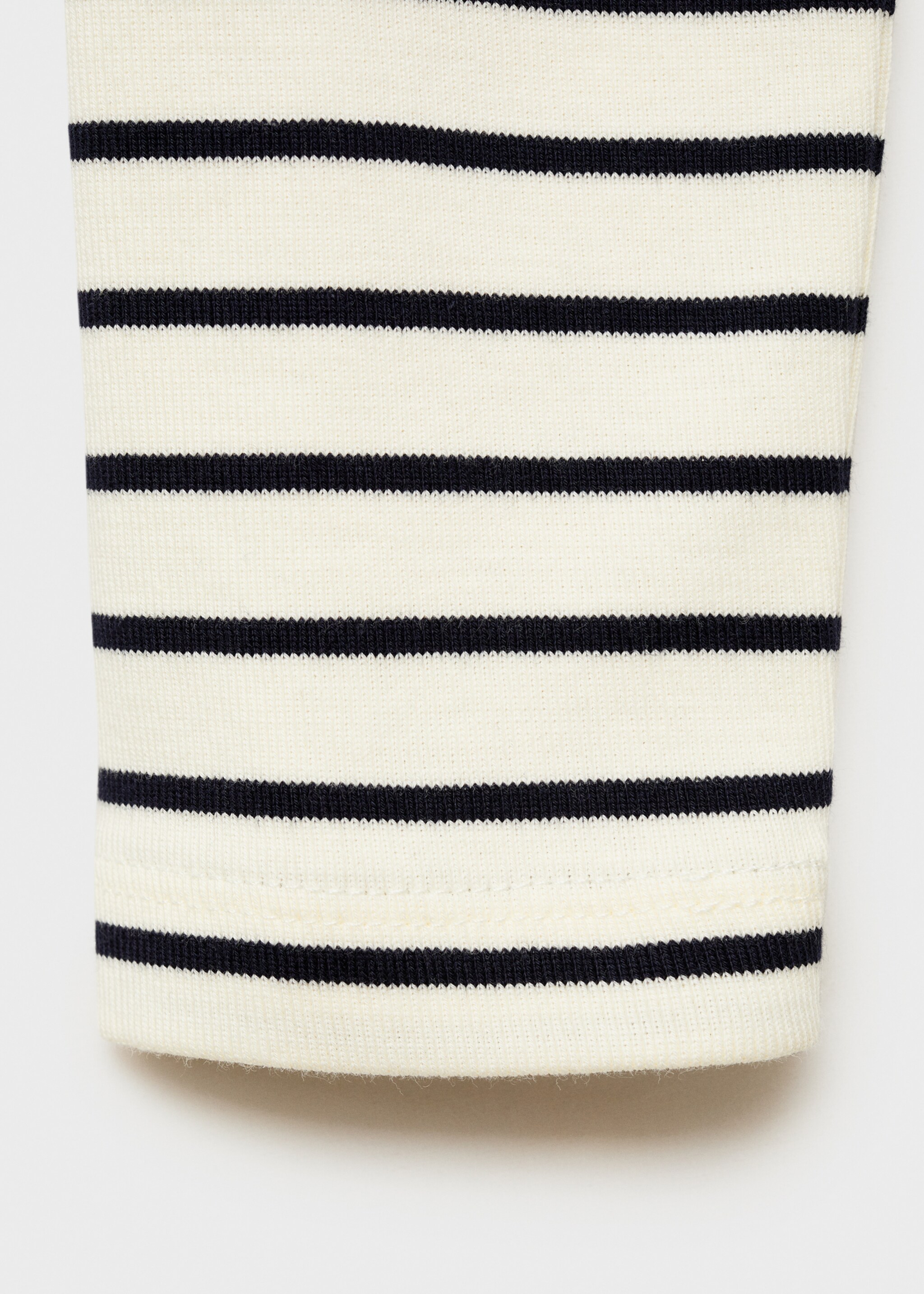 Gestreiftes T-Shirt mit Bateau-Ausschnitt - Detail des Artikels 0
