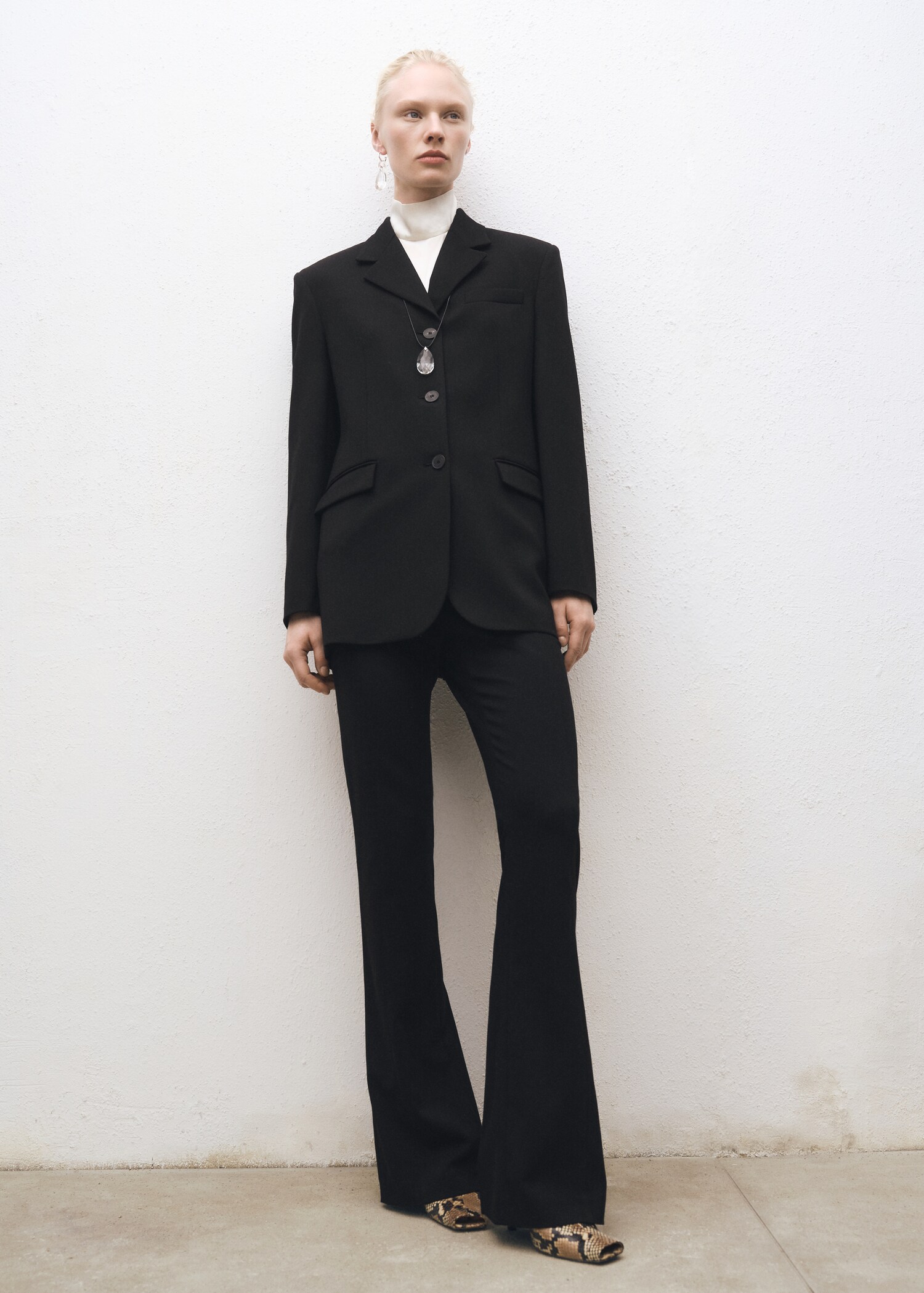 Straight button suit blazer - Details of the article 1