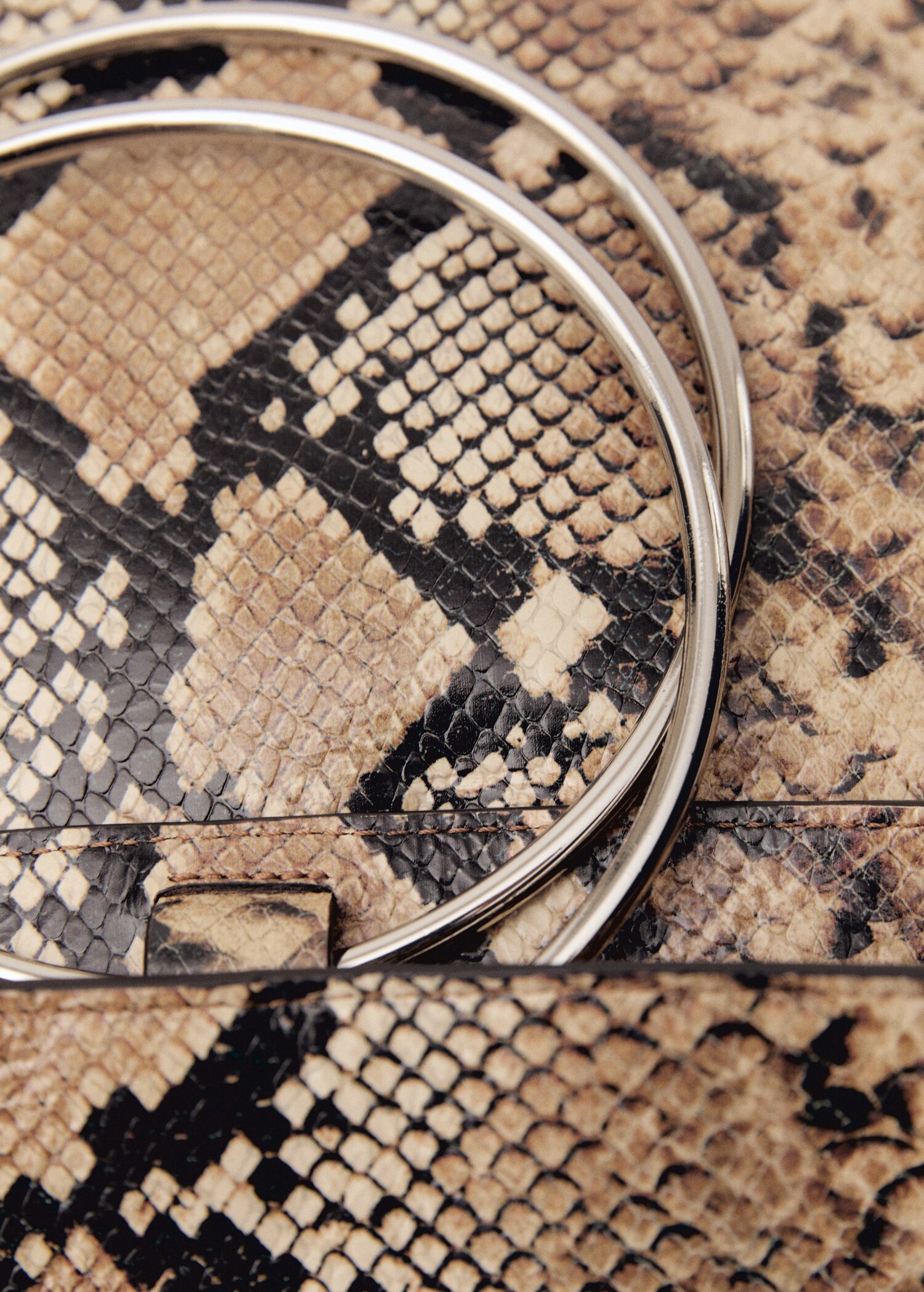 Bolso piel animal print asa metálica - Detalle del artículo 2