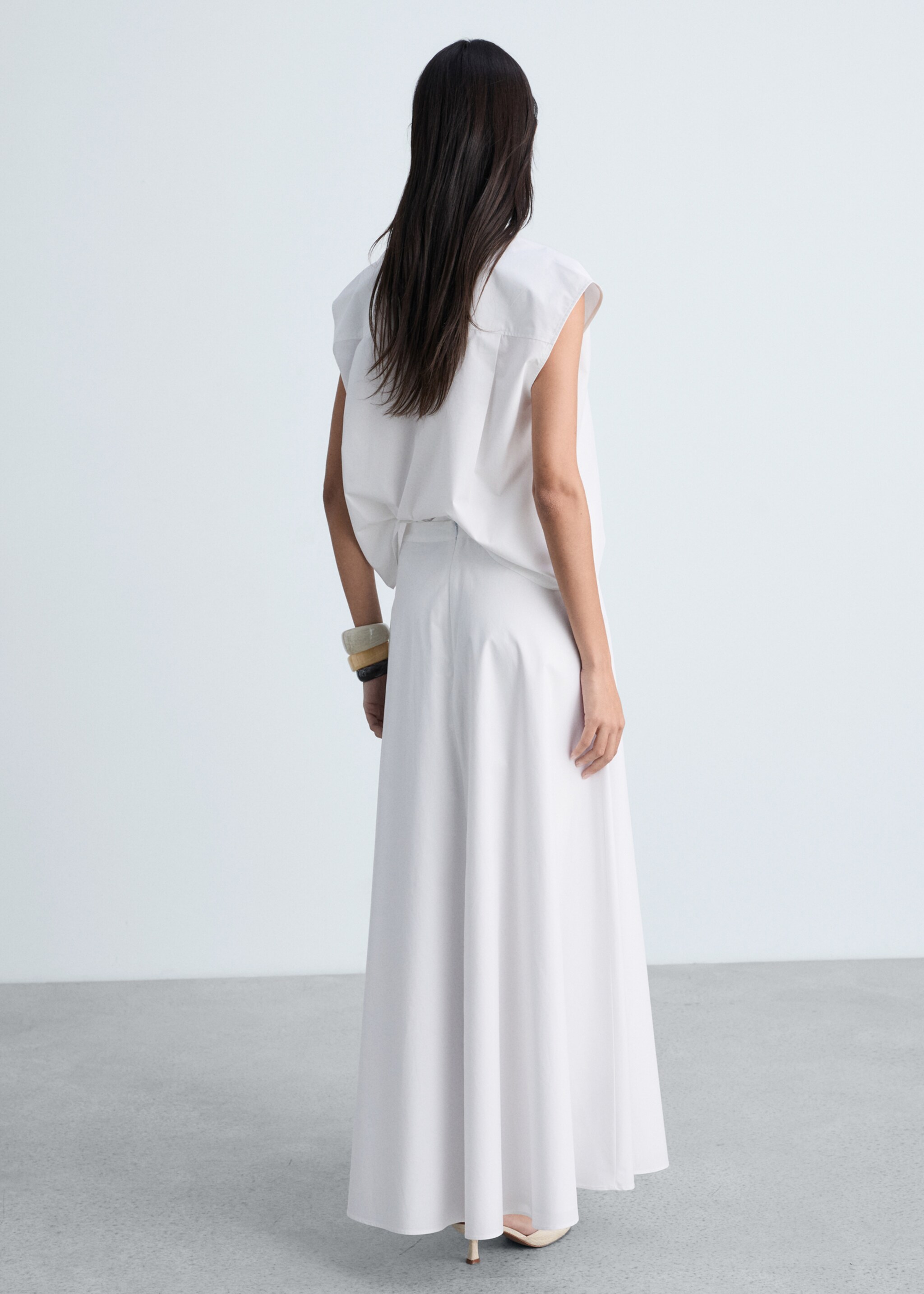 Long flared skirt with opening - Reverse of the article