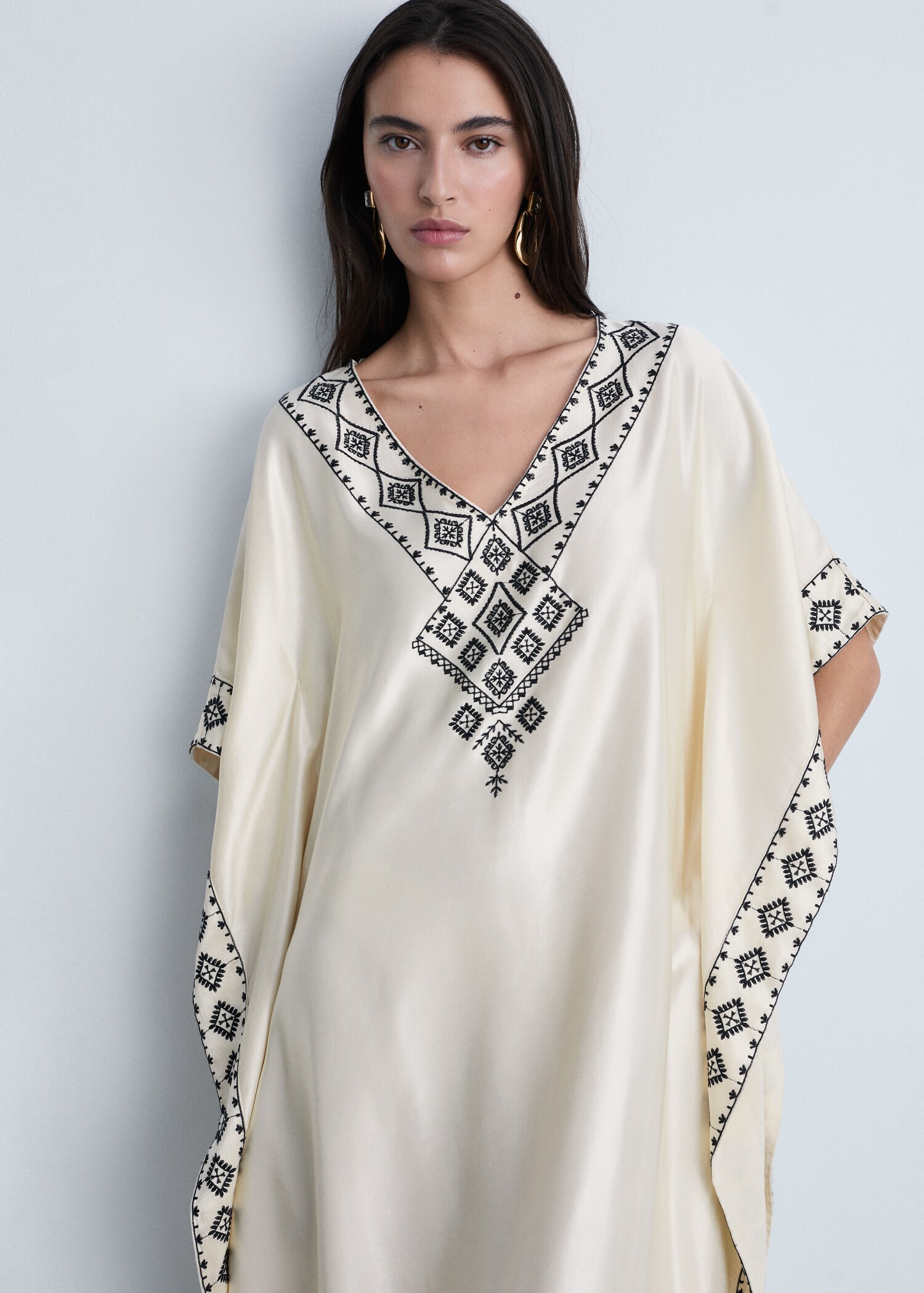 Embroidered satin caftan - Medium plane