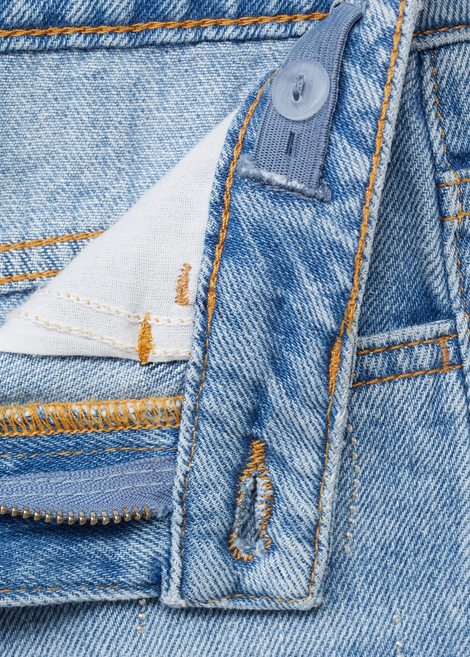 Mom-fit jeans with shiny detail - Details of the article 8