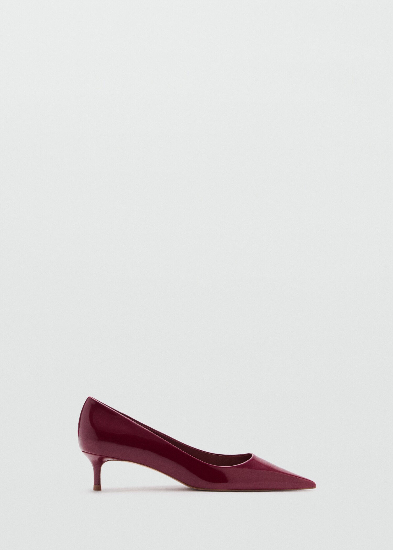 Kitten-heel pointed-toe shoes with patent leather effect - Article without model