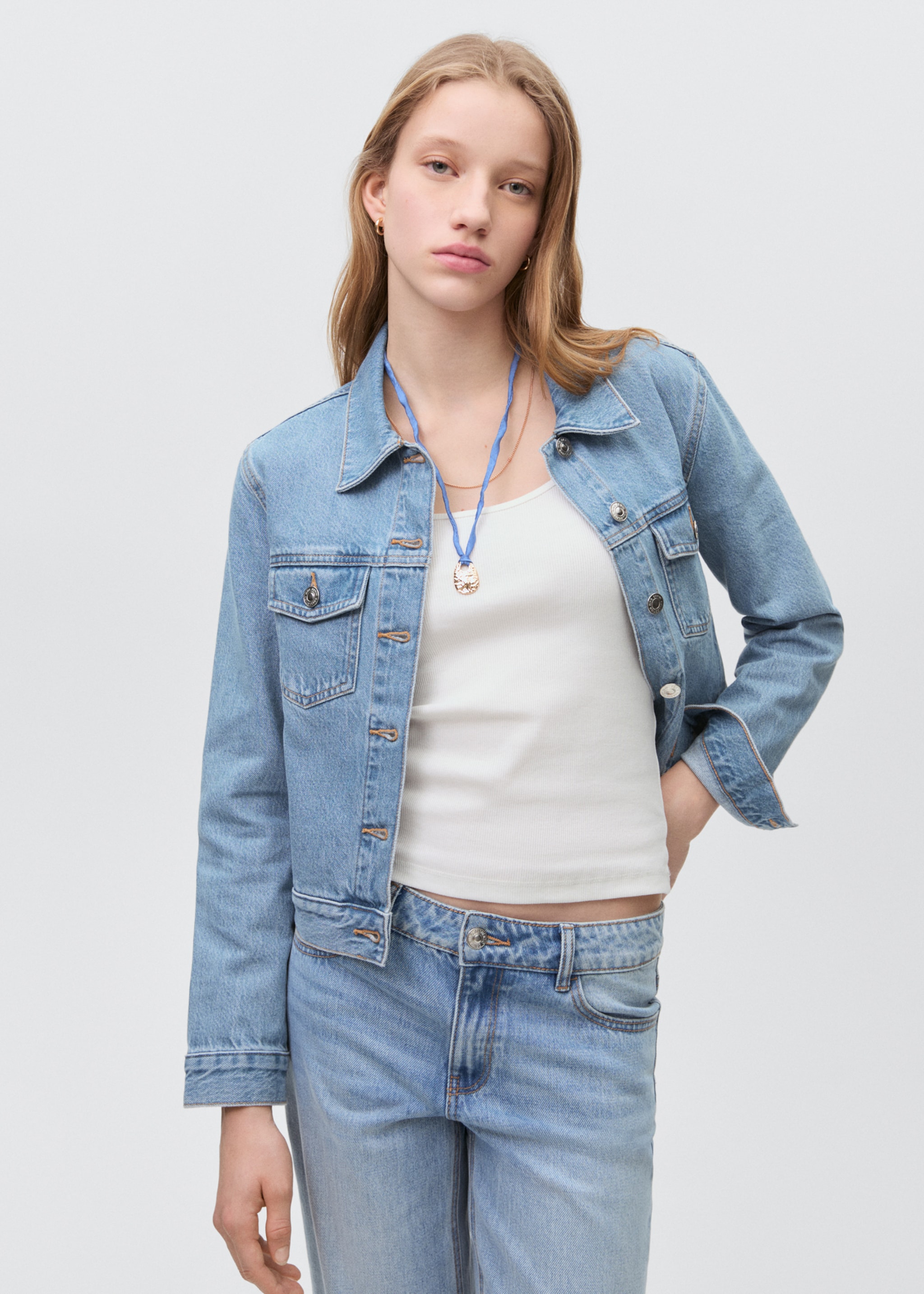 Blouson en jean - Plan moyen