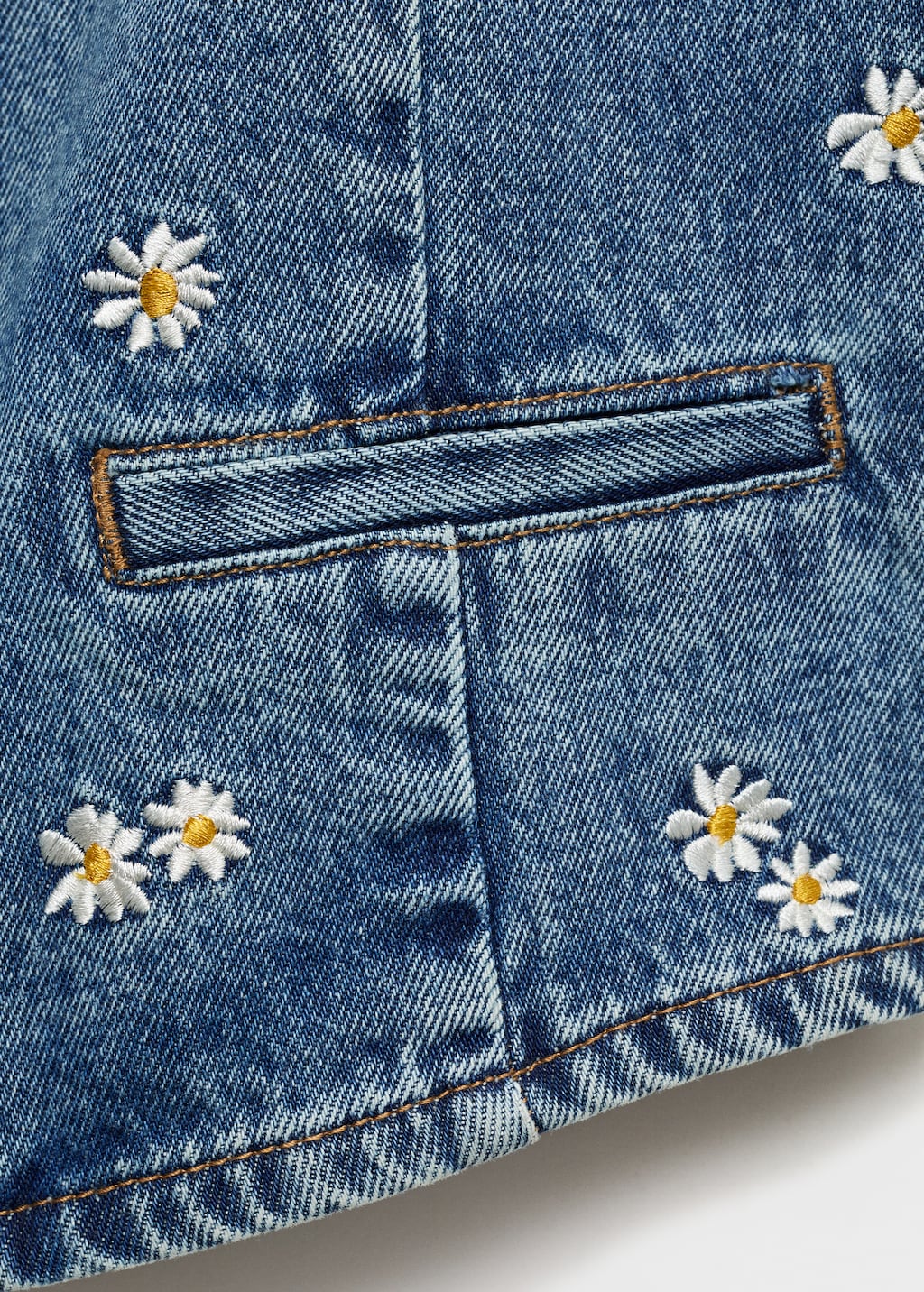 Flower-embroidered cropped vest - image 5
