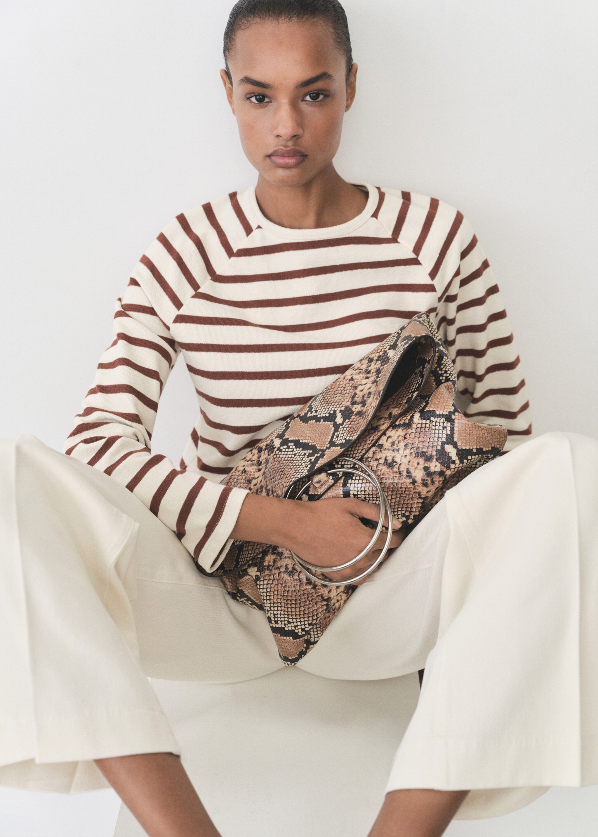 Striped round-neck sweatshirt - Details of the article 2
