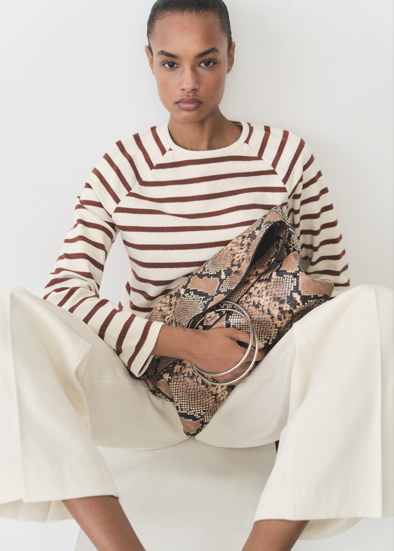 Striped round-neck sweatshirt - Details of the article 2