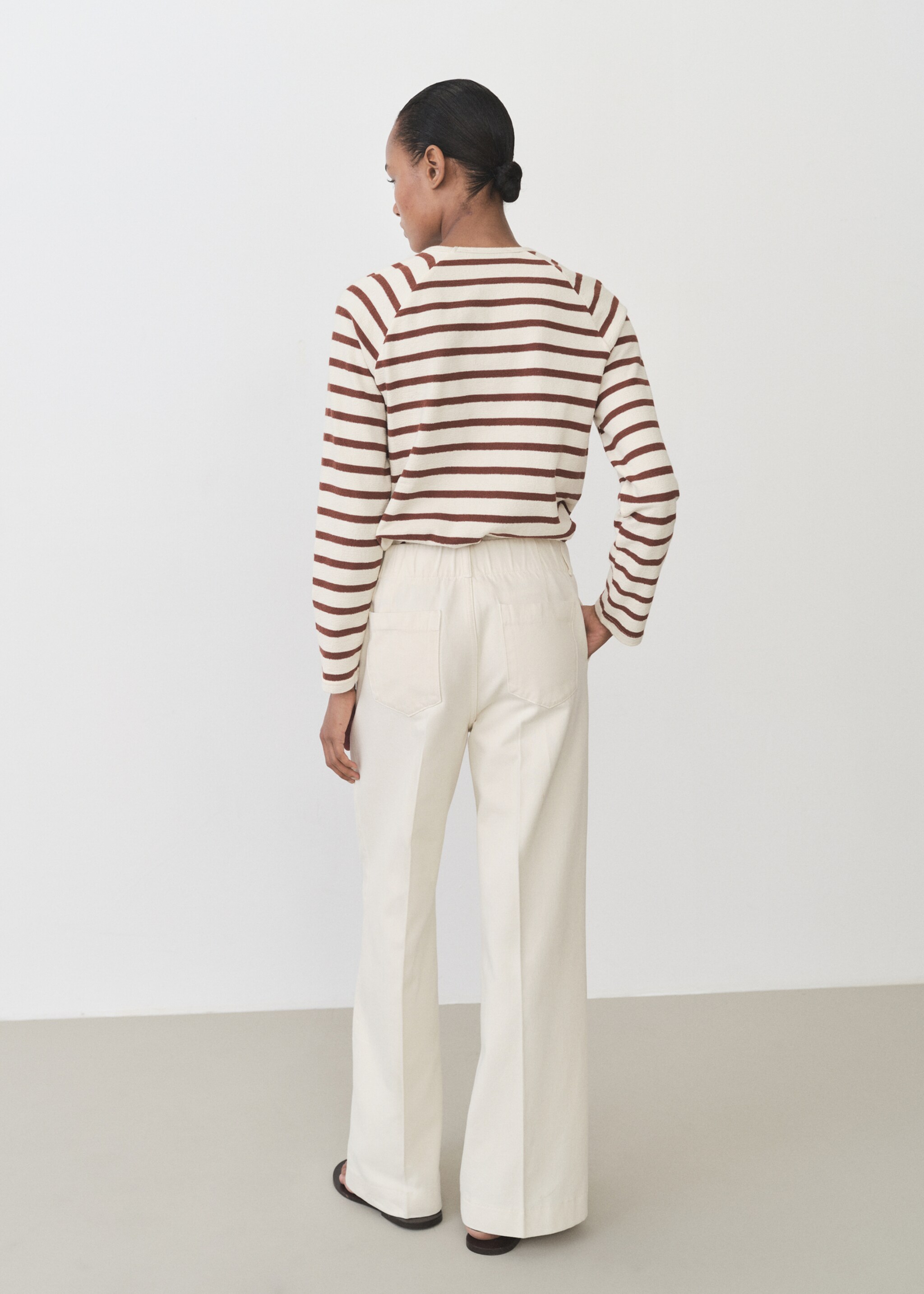 Striped round-neck sweatshirt - Reverse of the article