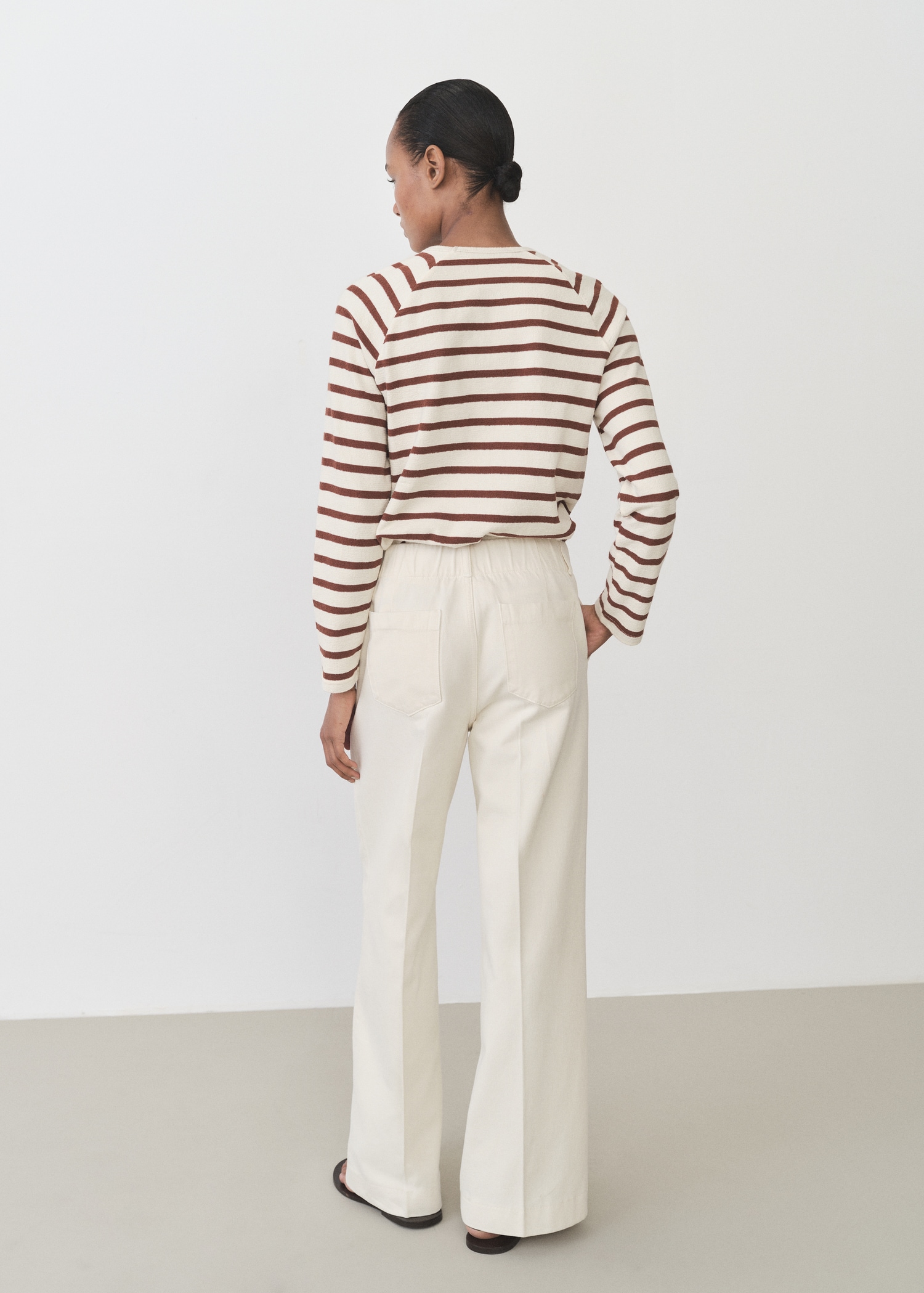 Striped round-neck sweatshirt - Reverse of the article