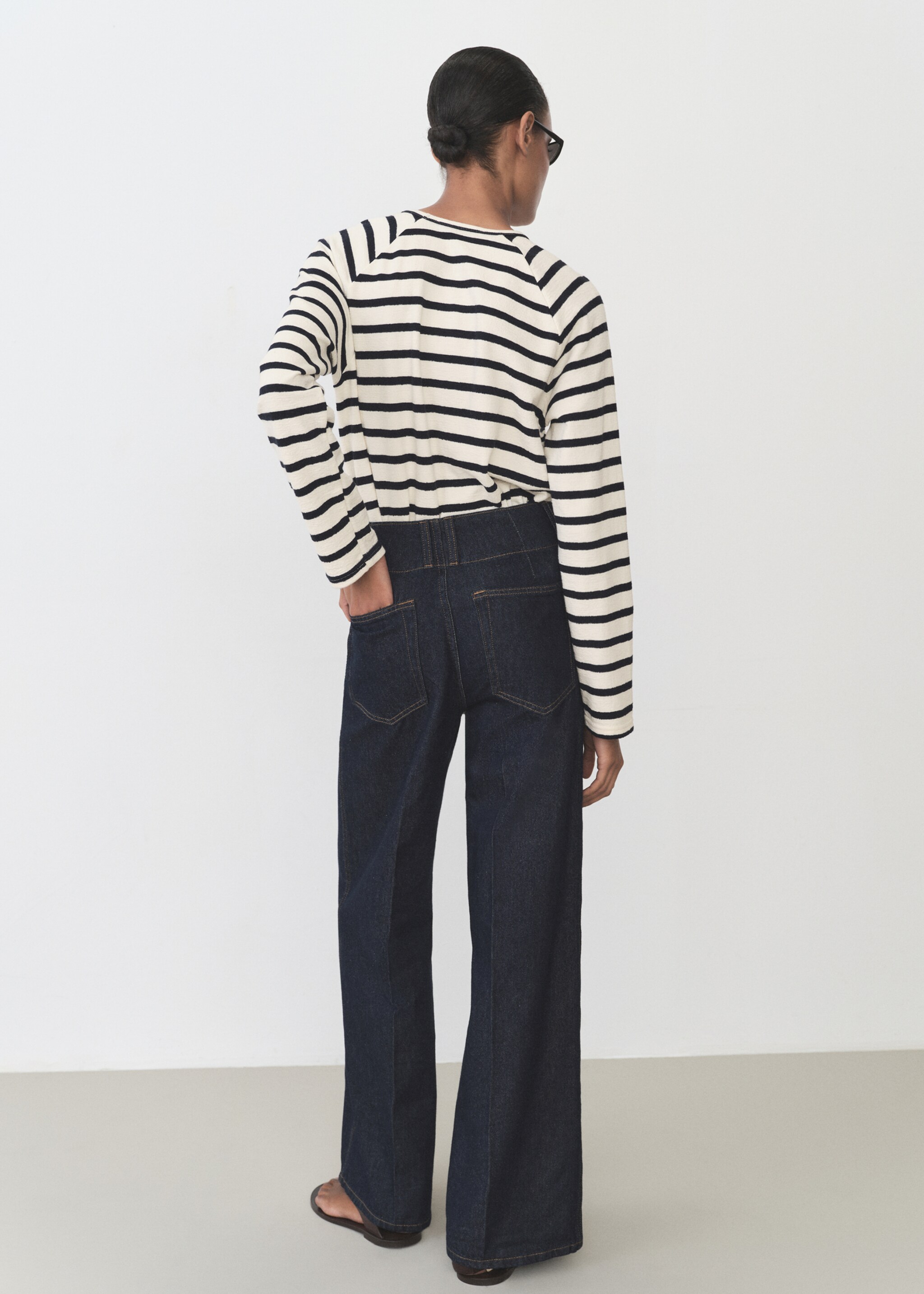 Striped round-neck sweatshirt - Reverse of the article