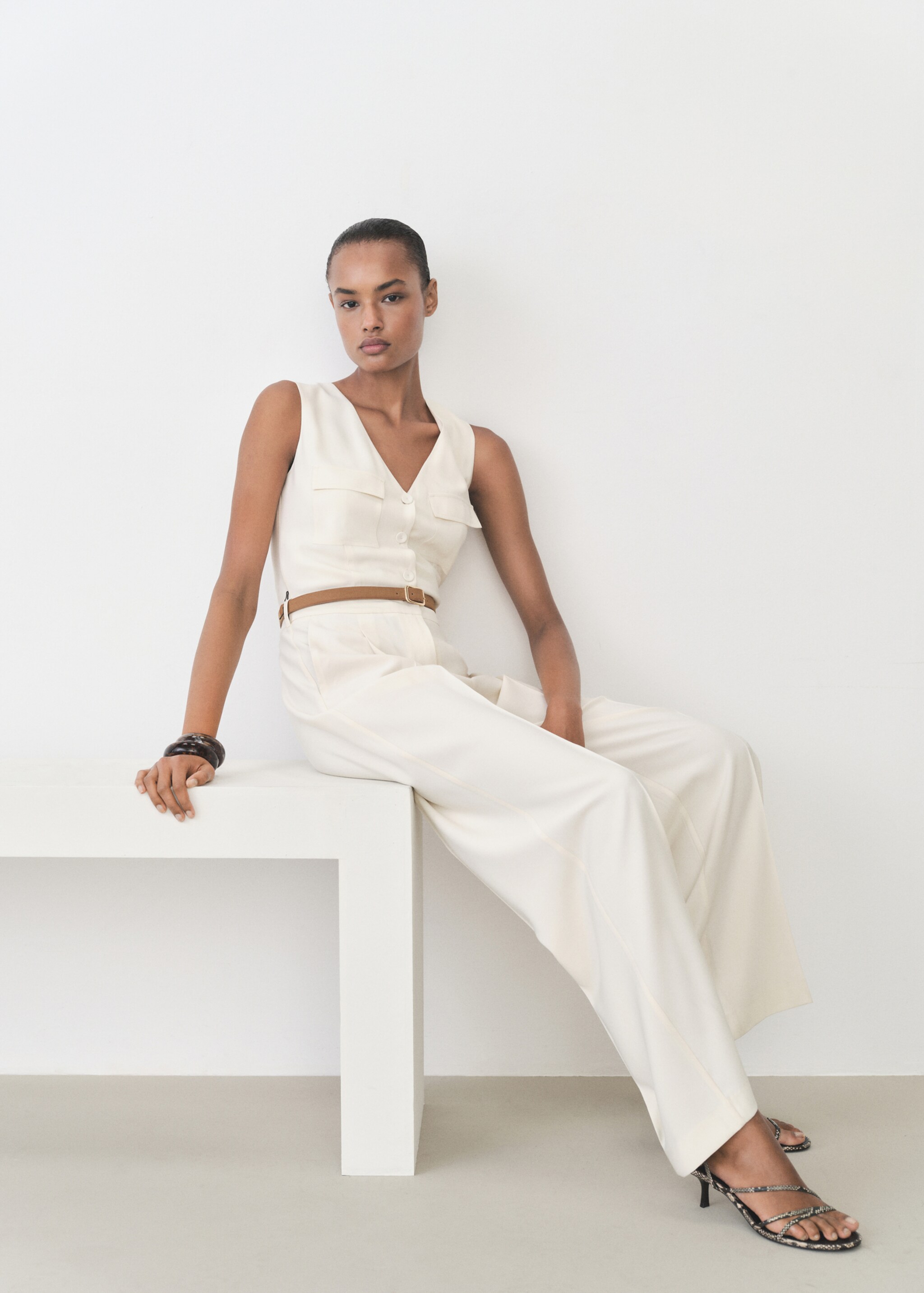 Belt long jumpsuit - Details of the article 2, Ecru. Ref: 87095749-00.