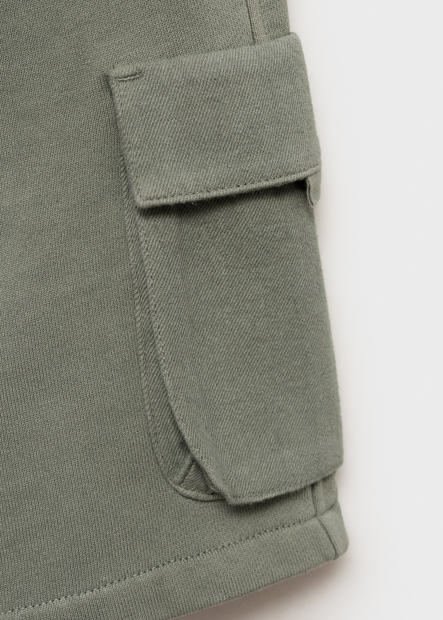 Drawstring cargo Bermuda shorts - Details of the article 8