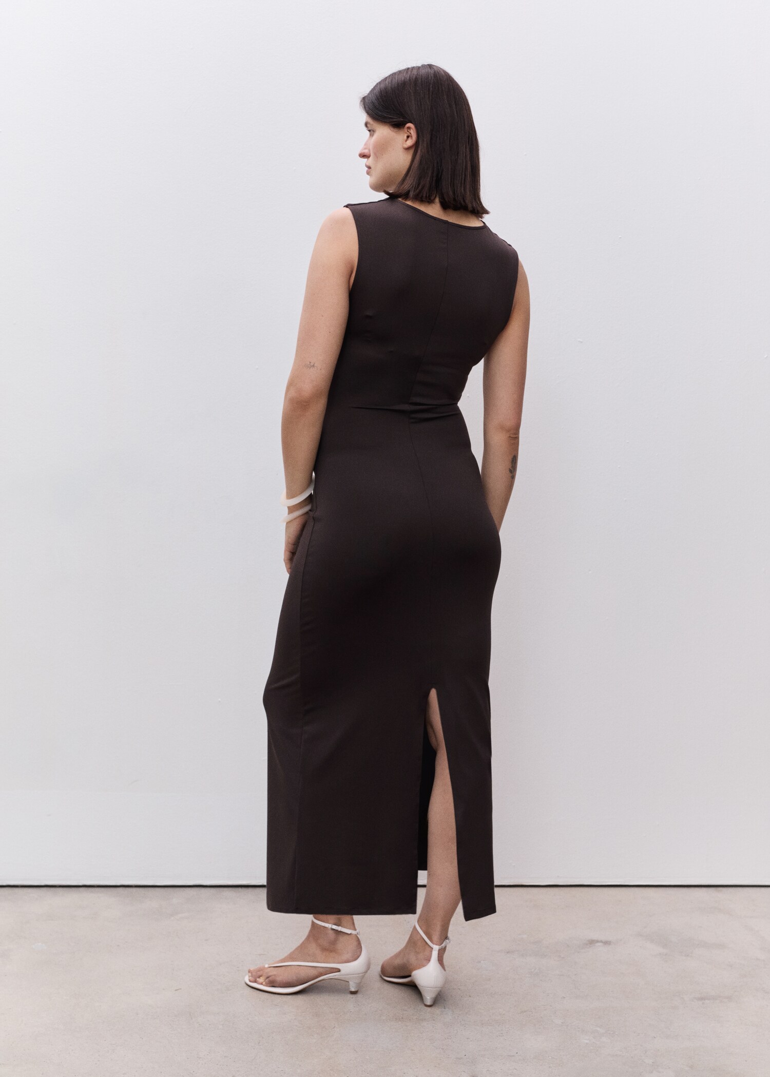 Long dress with back opening - Reverse of the article