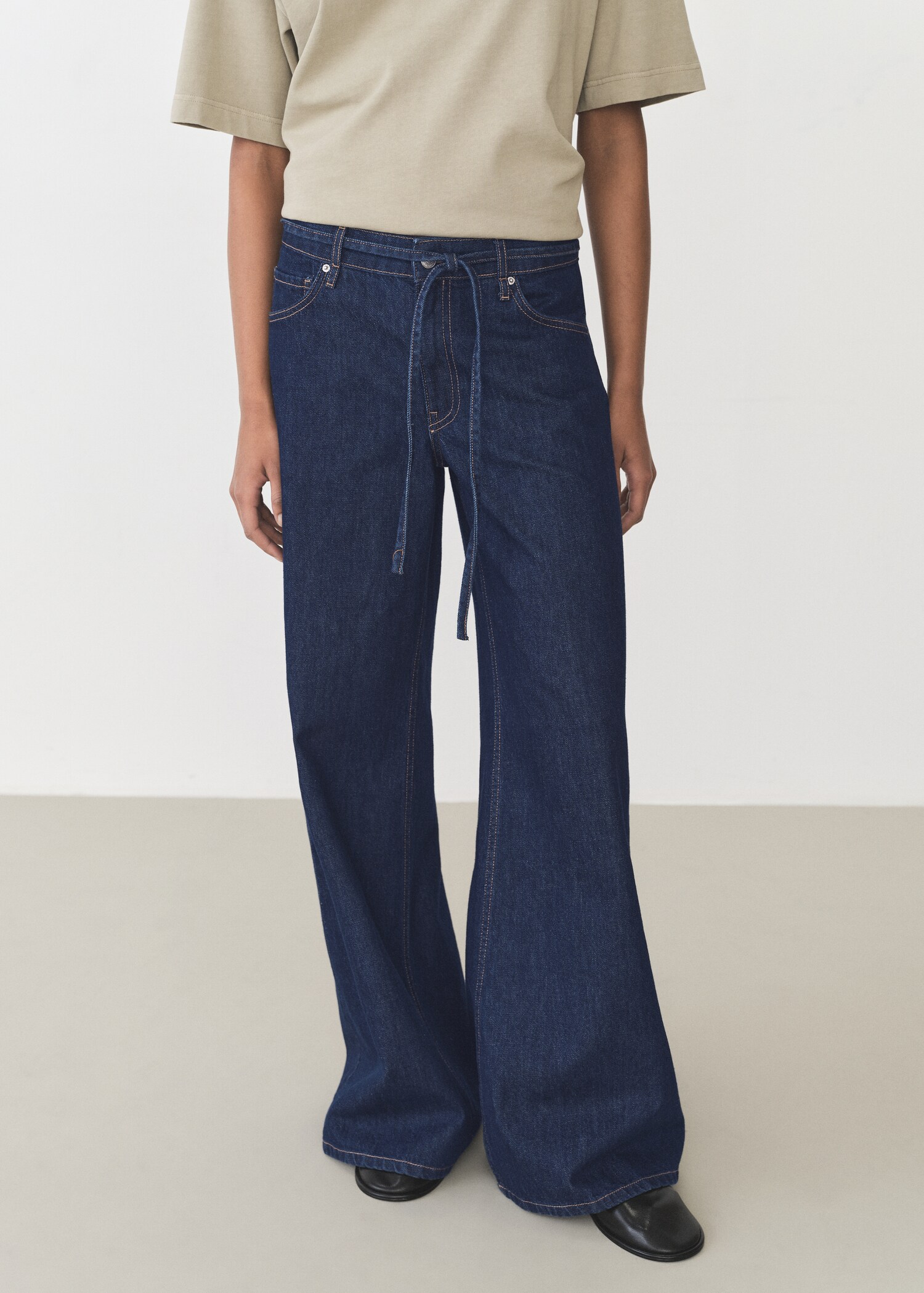 Low-rise wide-leg jeans with belt - Medium plane