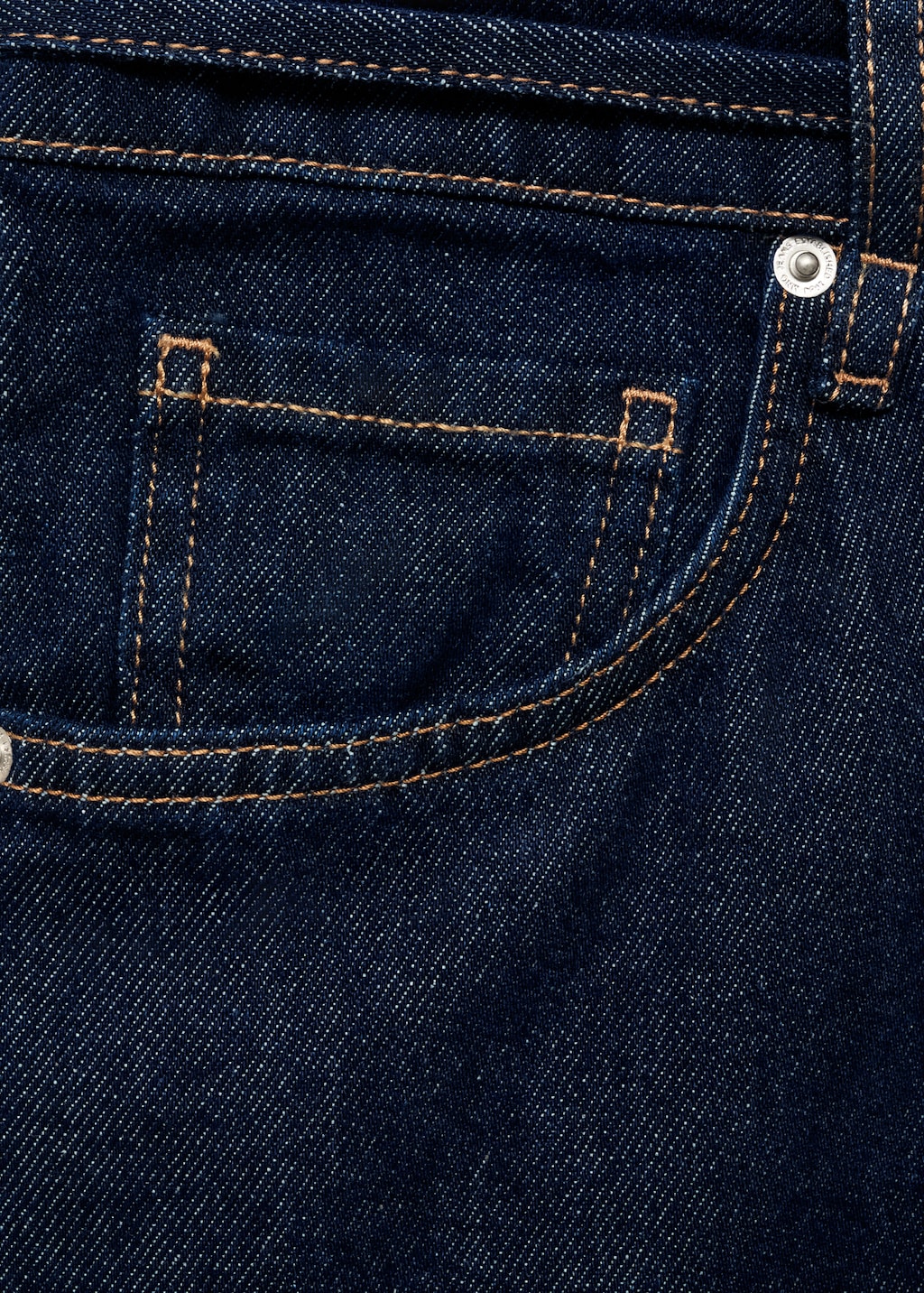 Low-rise  wide leg jeans with belt