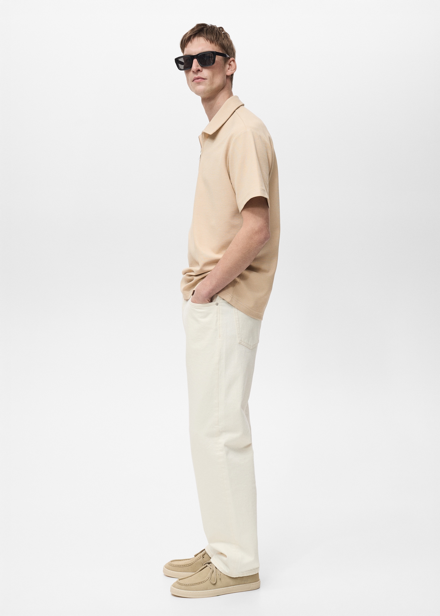 Structured polo shirt with zipper collar - Details of the article 2
