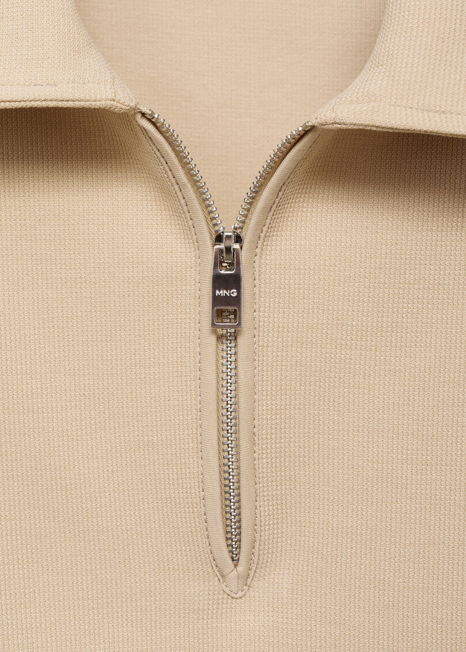 Structured polo shirt with zipper collar - Details of the article 8