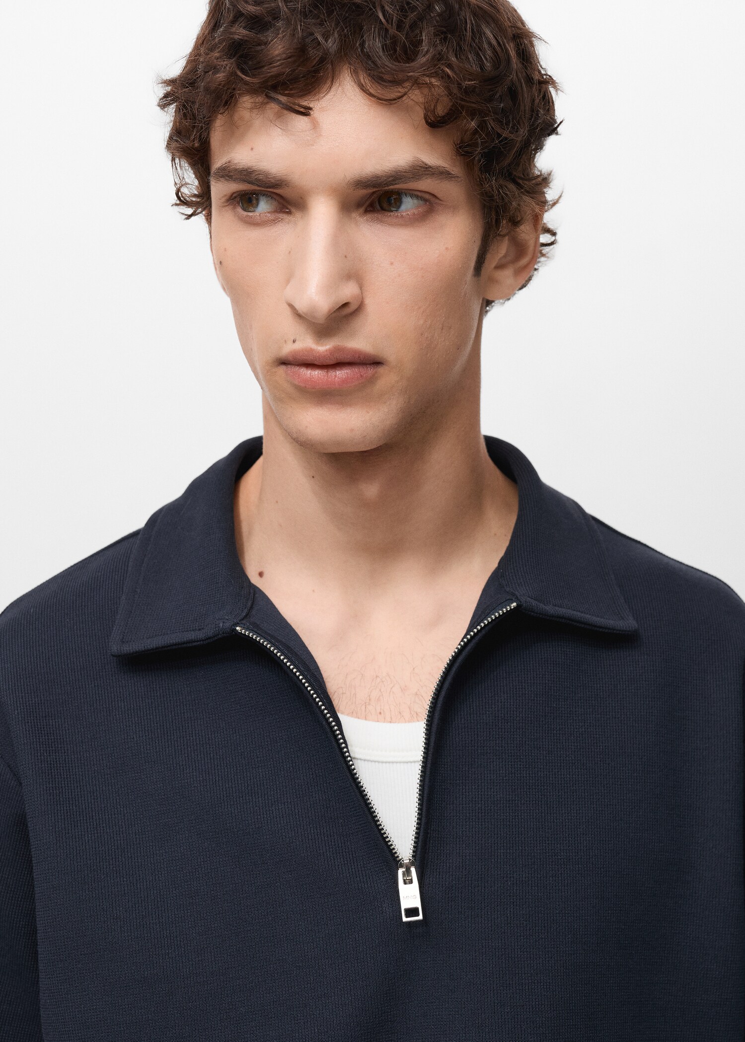 Structured polo shirt with zipper collar - Details of the article 1