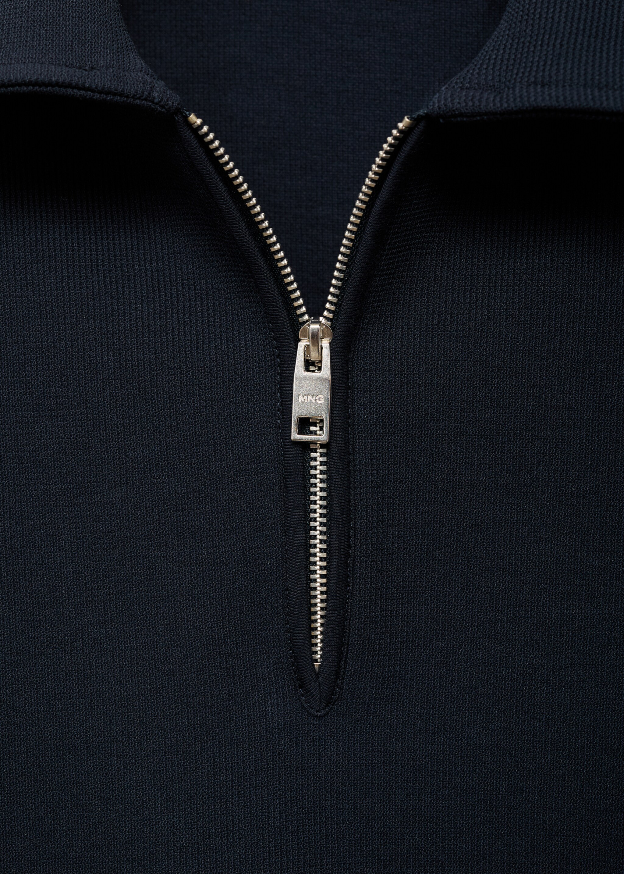 Structured polo shirt with zip collar - Details of the article 8