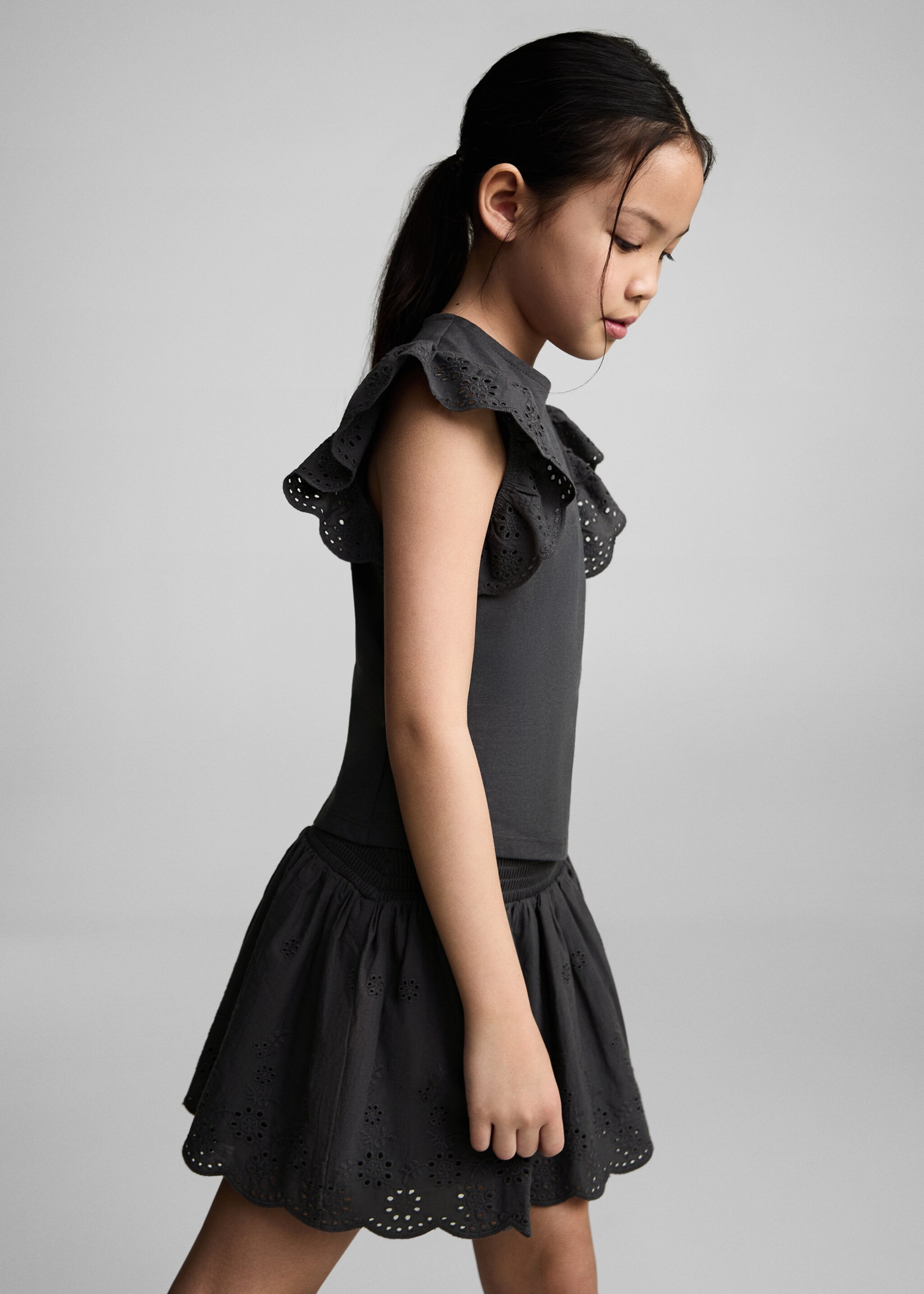 Swiss-embroidered ruffled skirt - Medium plane