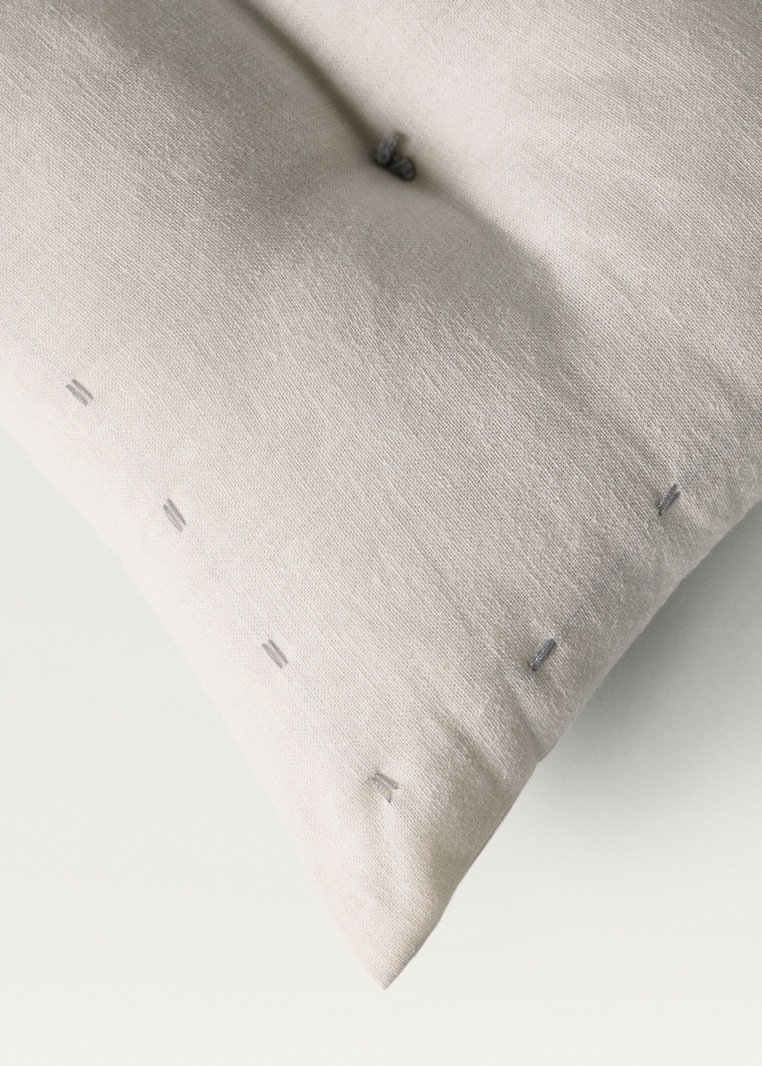 Children’s cushion linen cotton stitching 30x20 cm - Details of the article 3